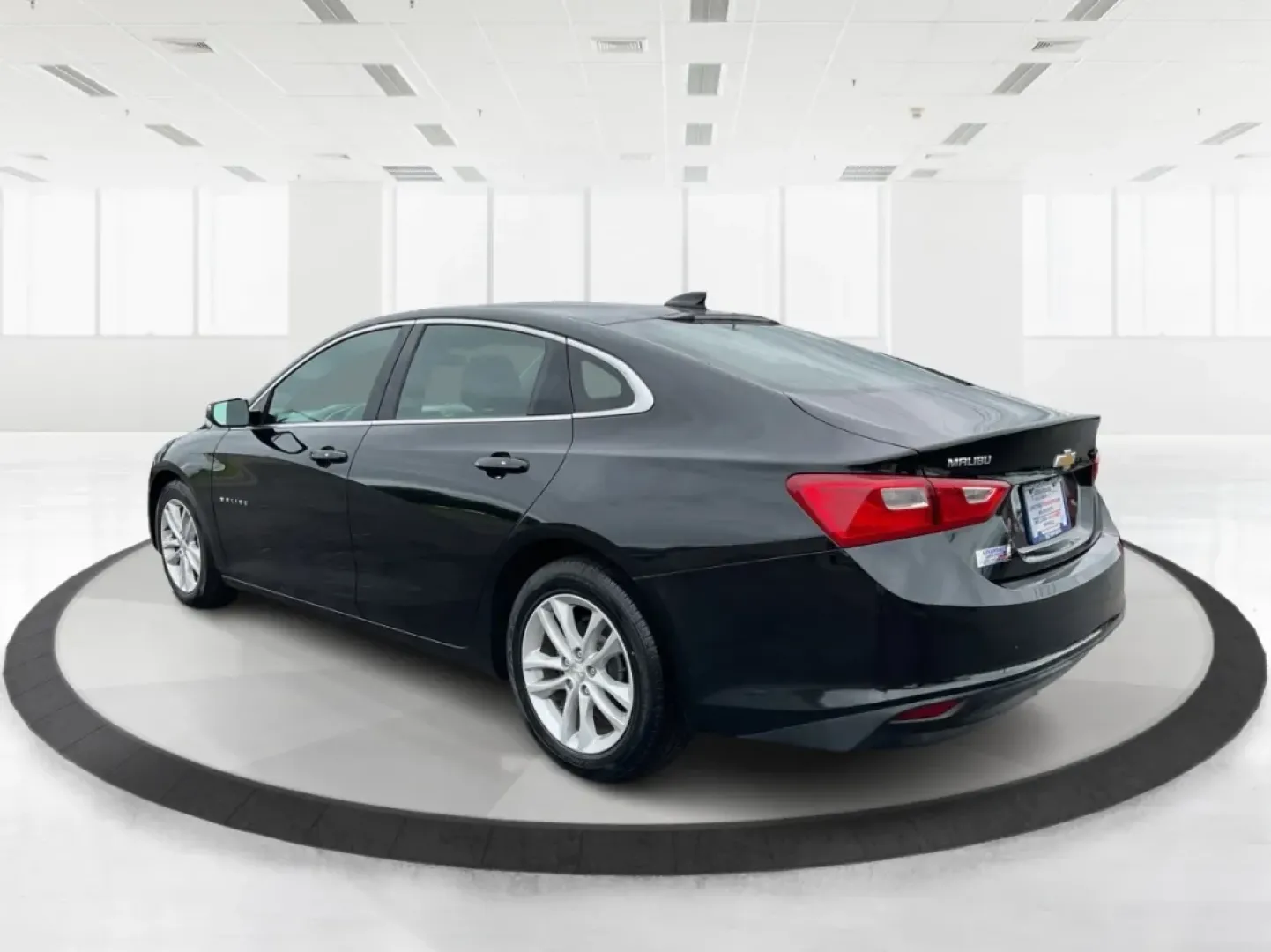 2018 Chevrolet Malibu LT (1G1ZD5ST8JF) with an ECOTEC 1.5L I-4 gasoline direct injection engine, located at 1951 S Dayton Lakeview Rd., New Carlisle, OH, 45344, (937) 908-9800, 39.890999, -84.050255 - **Discover Your Next Adventure with the 2018 Chevrolet Malibu LT at Advantage Car and Credit!**<br /> <br /> Are you ready to elevate your daily commute or family outings with a stylish and reliable sedan? The 2018 Chevrolet Malibu LT is the perfect vehicle for those seeking a balance of comfort, pe - Photo#4