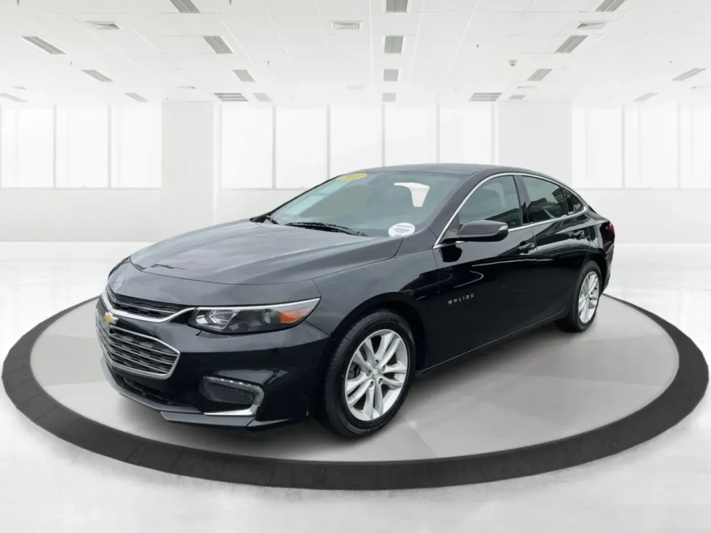 2018 Chevrolet Malibu LT (1G1ZD5ST8JF) with an ECOTEC 1.5L I-4 gasoline direct injection engine, located at 1951 S Dayton Lakeview Rd., New Carlisle, OH, 45344, (937) 908-9800, 39.890999, -84.050255 - **Discover Your Next Adventure with the 2018 Chevrolet Malibu LT at Advantage Car and Credit!**<br /> <br /> Are you ready to elevate your daily commute or family outings with a stylish and reliable sedan? The 2018 Chevrolet Malibu LT is the perfect vehicle for those seeking a balance of comfort, pe - Photo#8