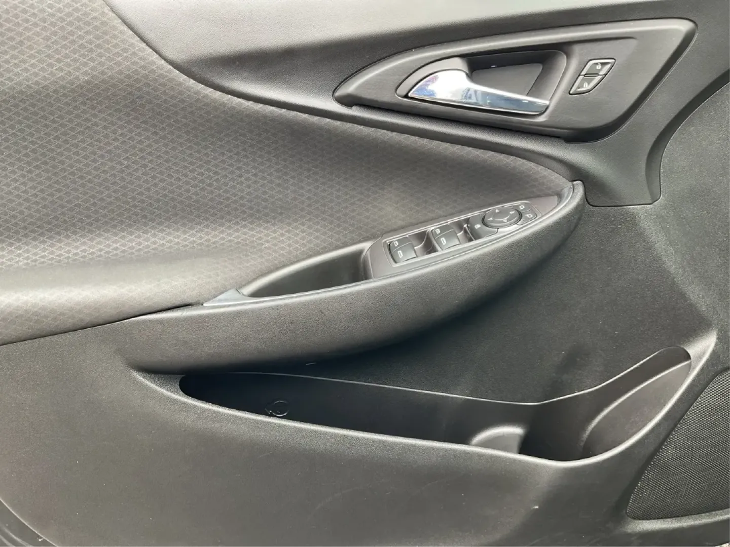 2018 Chevrolet Malibu LT (1G1ZD5ST8JF) with an ECOTEC 1.5L I-4 gasoline direct injection engine, located at 1951 S Dayton Lakeview Rd., New Carlisle, OH, 45344, (937) 908-9800, 39.890999, -84.050255 - **Discover Your Next Adventure with the 2018 Chevrolet Malibu LT at Advantage Car and Credit!**<br /> <br /> Are you ready to elevate your daily commute or family outings with a stylish and reliable sedan? The 2018 Chevrolet Malibu LT is the perfect vehicle for those seeking a balance of comfort, pe - Photo#18