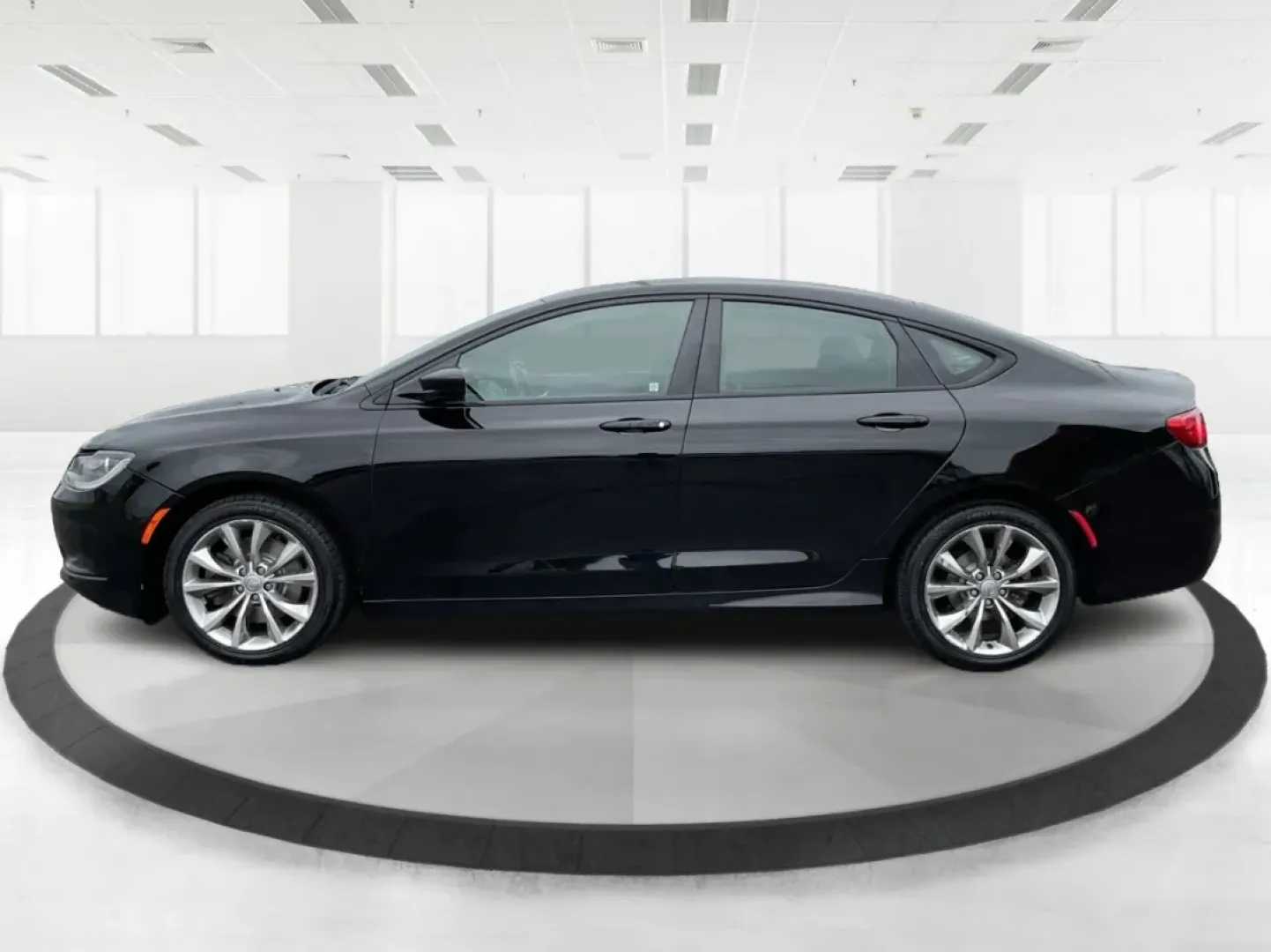 2015 Chrysler 200 S (1C3CCCDG3FN) with an 3.6L V-6 DOHC engine, located at 8750 N County Rd 25A, Piqua, OH, 45356, (937) 908-9800, 40.164391, -84.232513 - **Elevate Your Daily Drive with the 2015 Chrysler 200 S!**<br /> <br /> Are you seeking a reliable and stylish sedan that seamlessly fits into your busy lifestyle? Look no further than the stunning 2015 Chrysler 200 S available at Advantage Car and Credit - Piqua. Perfect for daily commutes, family - Photo#5