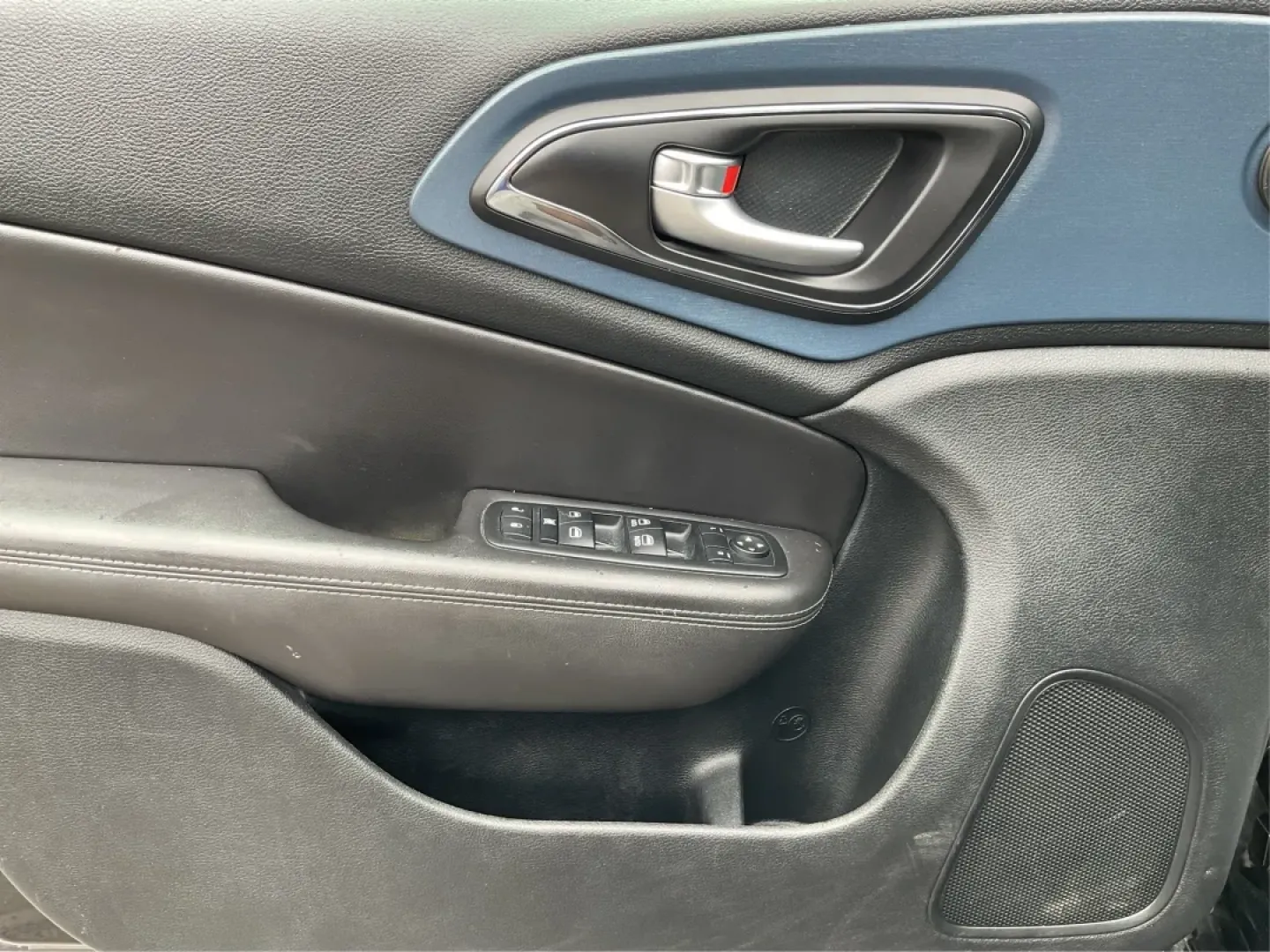 2015 Chrysler 200 S (1C3CCCDG3FN) with an 3.6L V-6 DOHC engine, located at 8750 N County Rd 25A, Piqua, OH, 45356, (937) 908-9800, 40.164391, -84.232513 - **Elevate Your Daily Drive with the 2015 Chrysler 200 S!**<br /> <br /> Are you seeking a reliable and stylish sedan that seamlessly fits into your busy lifestyle? Look no further than the stunning 2015 Chrysler 200 S available at Advantage Car and Credit - Piqua. Perfect for daily commutes, family - Photo#19