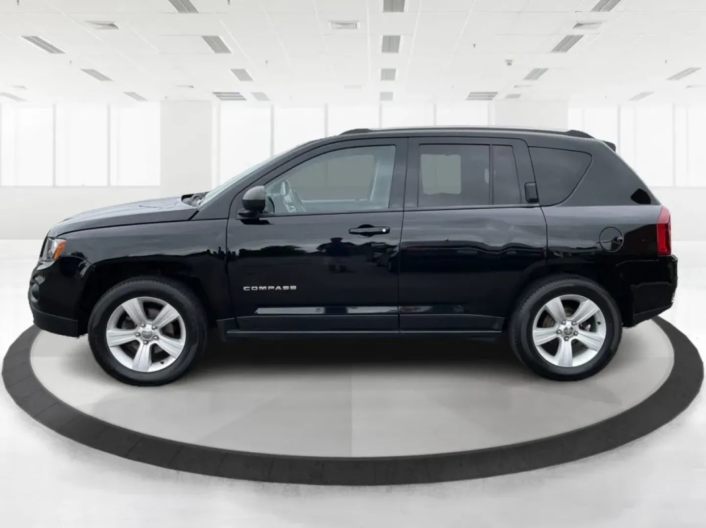 2014 Jeep Compass Sport (1C4NJDBBXED) with an 2.4L I-4 DOHC engine, located at 1951 S Dayton Lakeview Rd., New Carlisle, OH, 45344, (937) 908-9800, 39.890999, -84.050255 - Experience the thrill of adventure and the comfort of a reliable ride with this stunning 2014 Jeep Compass Sport, available now at Advantage Car and Credit in New Carlisle, OH. Perfect for weekend getaways or daily commutes, this versatile SUV balances style, performance, and practicality, making it - Photo#5