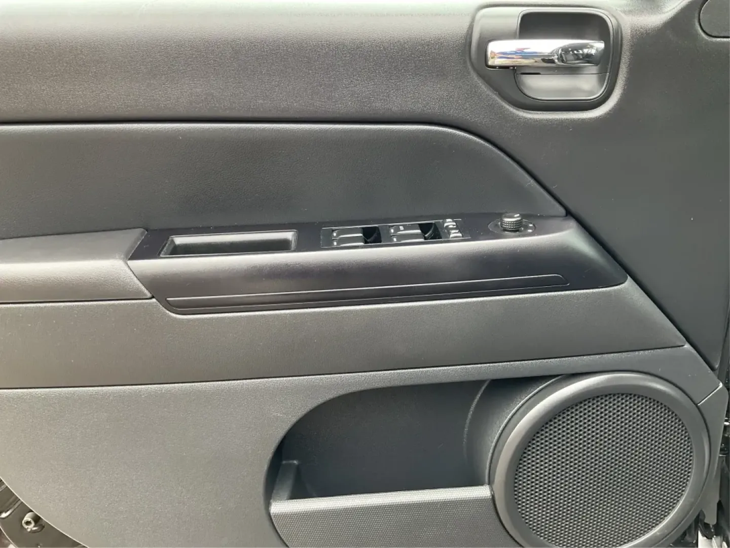 2014 Jeep Compass Sport (1C4NJDBBXED) with an 2.4L I-4 DOHC engine, located at 1951 S Dayton Lakeview Rd., New Carlisle, OH, 45344, (937) 908-9800, 39.890999, -84.050255 - Experience the thrill of adventure and the comfort of a reliable ride with this stunning 2014 Jeep Compass Sport, available now at Advantage Car and Credit in New Carlisle, OH. Perfect for weekend getaways or daily commutes, this versatile SUV balances style, performance, and practicality, making it - Photo#17