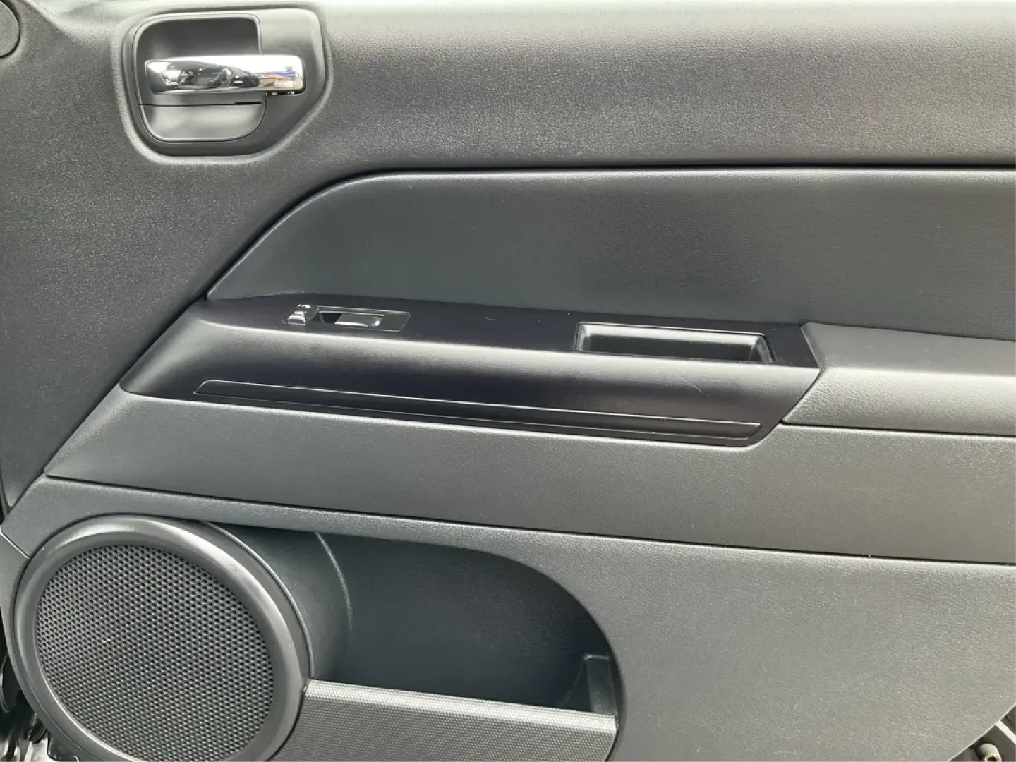2014 Jeep Compass Sport (1C4NJDBBXED) with an 2.4L I-4 DOHC engine, located at 1951 S Dayton Lakeview Rd., New Carlisle, OH, 45344, (937) 908-9800, 39.890999, -84.050255 - Experience the thrill of adventure and the comfort of a reliable ride with this stunning 2014 Jeep Compass Sport, available now at Advantage Car and Credit in New Carlisle, OH. Perfect for weekend getaways or daily commutes, this versatile SUV balances style, performance, and practicality, making it - Photo#18