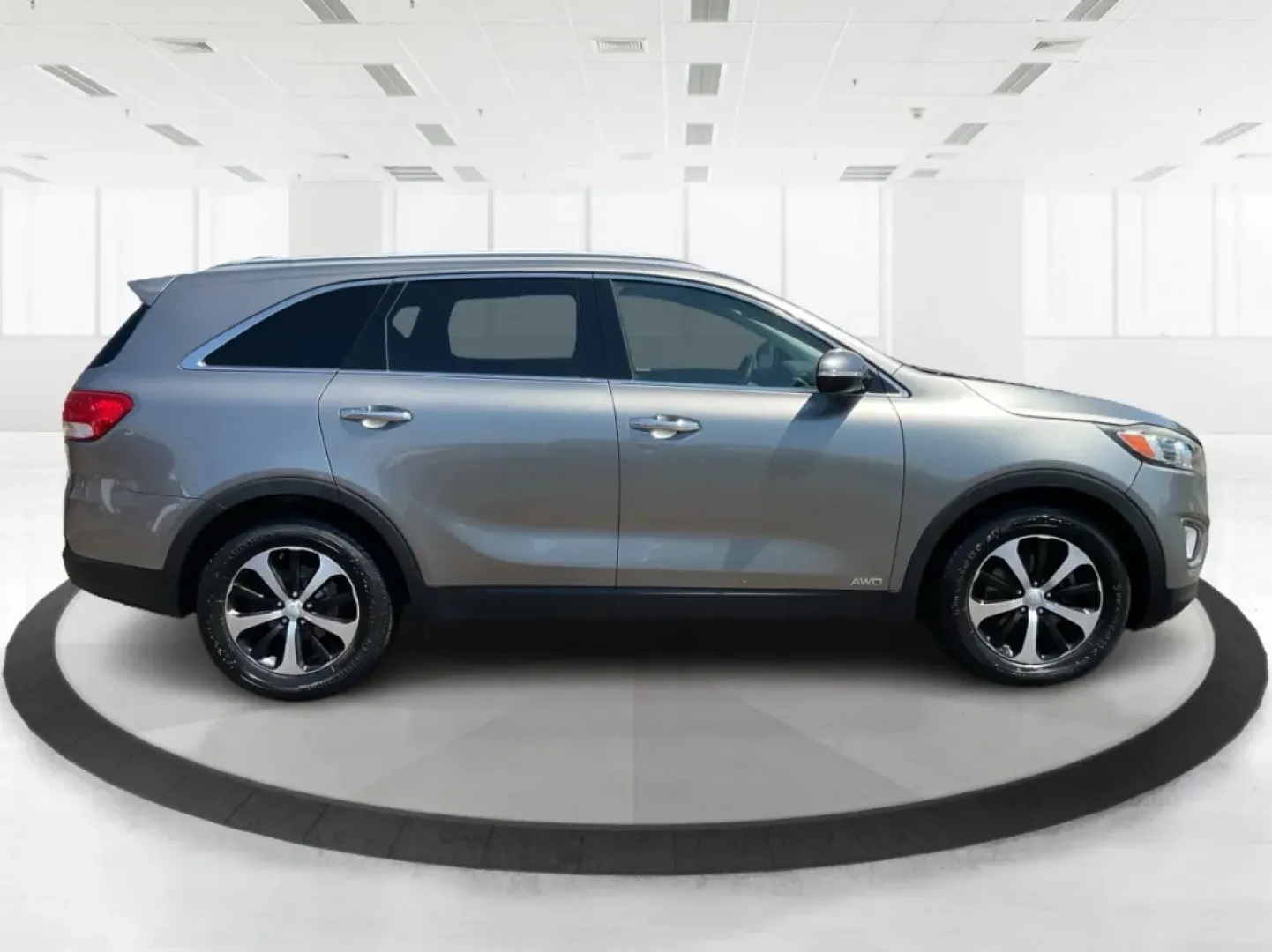 2016 Kia Sorento 2.0T EX (5XYPHDA16GG) with an 2L I-4 gasoline direct injection engine, located at 4508 South Dixie Dr, Moraine, OH, 45439, (937) 908-9800, 39.689976, -84.218452 - **Adventure Awaits with the 2016 Kia Sorento - Your Ideal Family SUV!**<br /> <br /> Are you searching for the perfect blend of comfort, style, and versatility for your family adventures? Look no further than the 2016 Kia Sorento, now available at Advantage Car and Credit in Moraine, OH. This SUV is - Photo#1