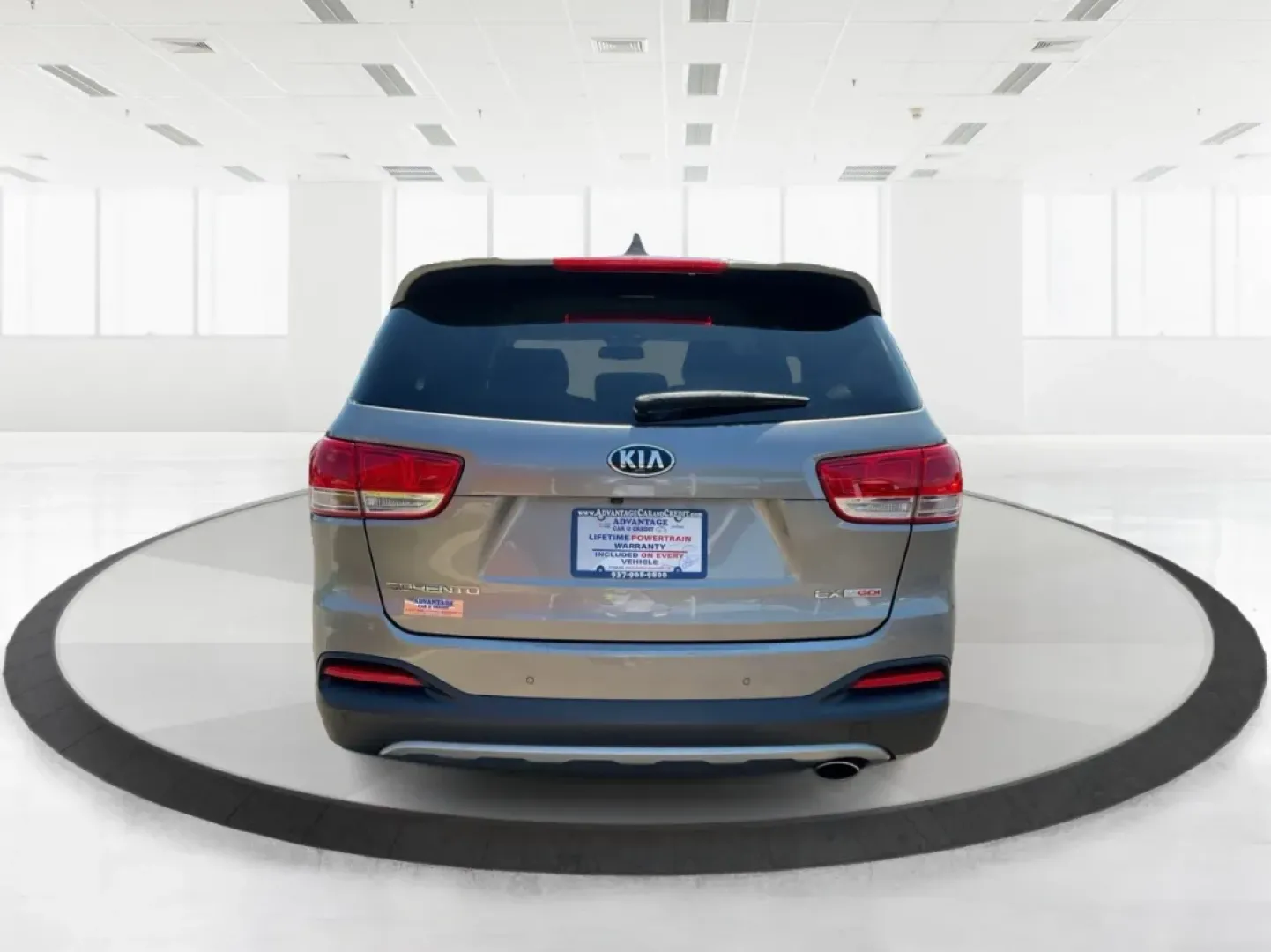 2016 Kia Sorento 2.0T EX (5XYPHDA16GG) with an 2L I-4 gasoline direct injection engine, located at 4508 South Dixie Dr, Moraine, OH, 45439, (937) 908-9800, 39.689976, -84.218452 - **Adventure Awaits with the 2016 Kia Sorento - Your Ideal Family SUV!**<br /> <br /> Are you searching for the perfect blend of comfort, style, and versatility for your family adventures? Look no further than the 2016 Kia Sorento, now available at Advantage Car and Credit in Moraine, OH. This SUV is - Photo#3