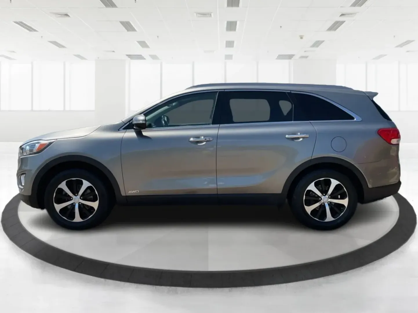 2016 Kia Sorento 2.0T EX (5XYPHDA16GG) with an 2L I-4 gasoline direct injection engine, located at 4508 South Dixie Dr, Moraine, OH, 45439, (937) 908-9800, 39.689976, -84.218452 - **Adventure Awaits with the 2016 Kia Sorento - Your Ideal Family SUV!**<br /> <br /> Are you searching for the perfect blend of comfort, style, and versatility for your family adventures? Look no further than the 2016 Kia Sorento, now available at Advantage Car and Credit in Moraine, OH. This SUV is - Photo#5