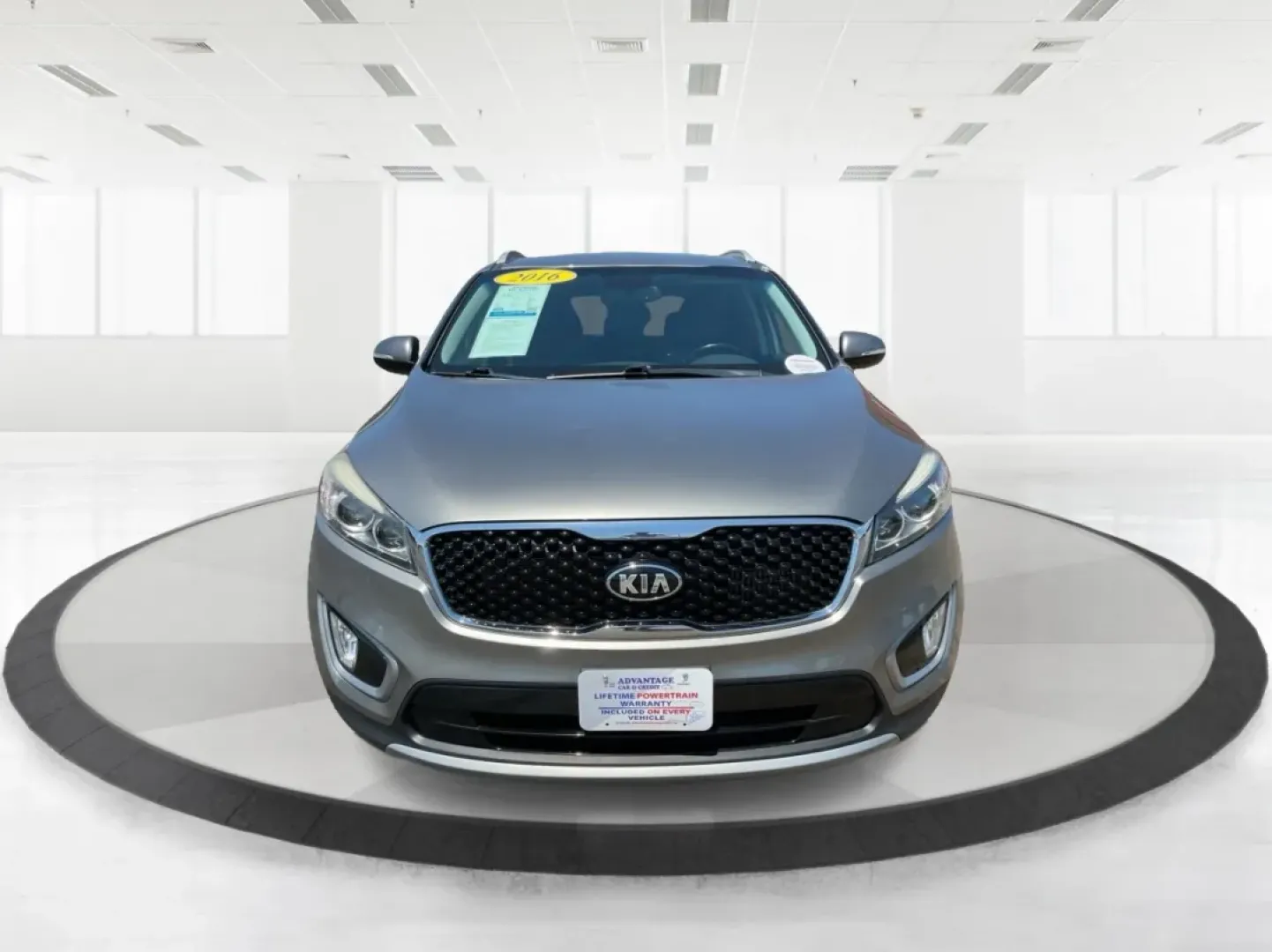 2016 Kia Sorento 2.0T EX (5XYPHDA16GG) with an 2L I-4 gasoline direct injection engine, located at 4508 South Dixie Dr, Moraine, OH, 45439, (937) 908-9800, 39.689976, -84.218452 - **Adventure Awaits with the 2016 Kia Sorento - Your Ideal Family SUV!**<br /> <br /> Are you searching for the perfect blend of comfort, style, and versatility for your family adventures? Look no further than the 2016 Kia Sorento, now available at Advantage Car and Credit in Moraine, OH. This SUV is - Photo#7