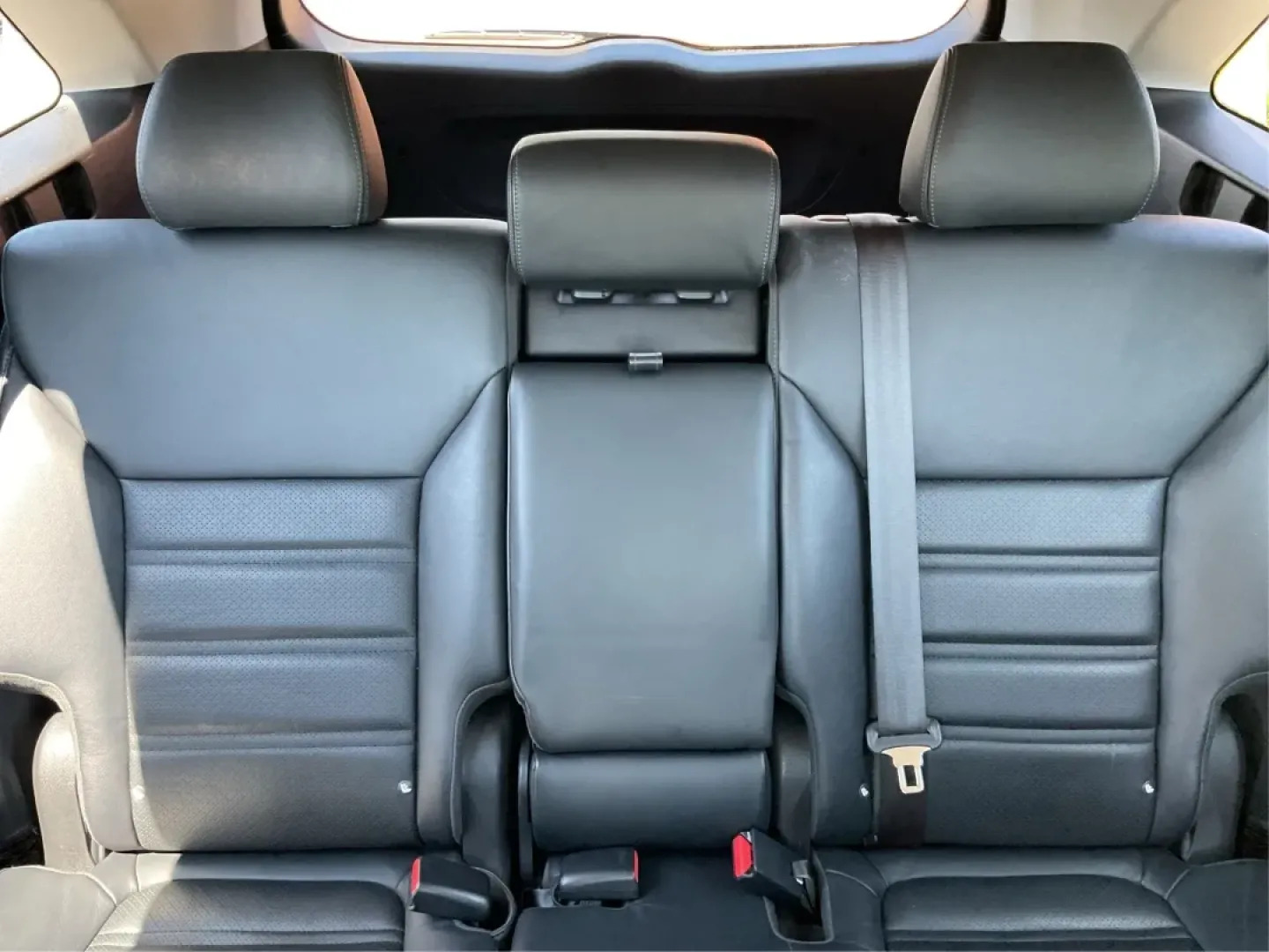 2016 Kia Sorento 2.0T EX (5XYPHDA16GG) with an 2L I-4 gasoline direct injection engine, located at 4508 South Dixie Dr, Moraine, OH, 45439, (937) 908-9800, 39.689976, -84.218452 - **Adventure Awaits with the 2016 Kia Sorento - Your Ideal Family SUV!**<br /> <br /> Are you searching for the perfect blend of comfort, style, and versatility for your family adventures? Look no further than the 2016 Kia Sorento, now available at Advantage Car and Credit in Moraine, OH. This SUV is - Photo#13