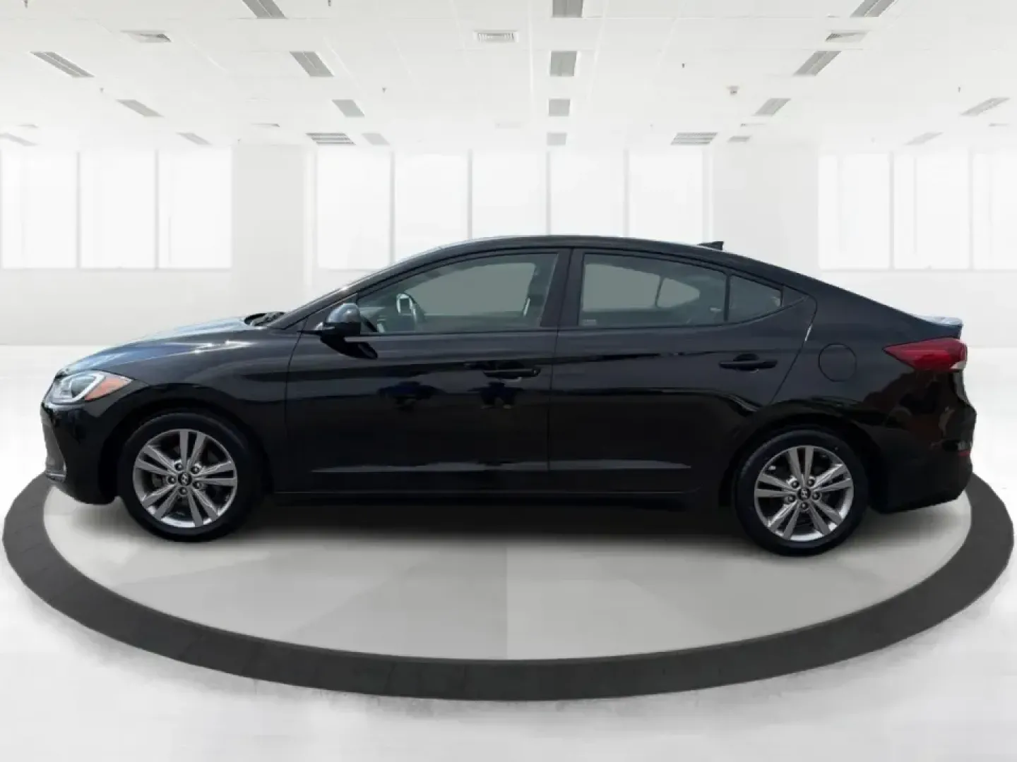 2018 Hyundai Elantra Value Edition (KMHD84LF2JU) with an Nu 2L I-4 DOHC engine, 6A transmission, located at 4508 South Dixie Dr, Moraine, OH, 45439, (937) 908-9800, 39.689976, -84.218452 - Get ready to elevate your daily commute or weekend adventures with the stunning 2018 Hyundai Elantra Value Edition, available now at Advantage Car and Credit in Moraine, OH! Ideal for budget-conscious buyers seeking reliability and style, this sedan stands out with its sleek Black Diamond exterior a - Photo#5
