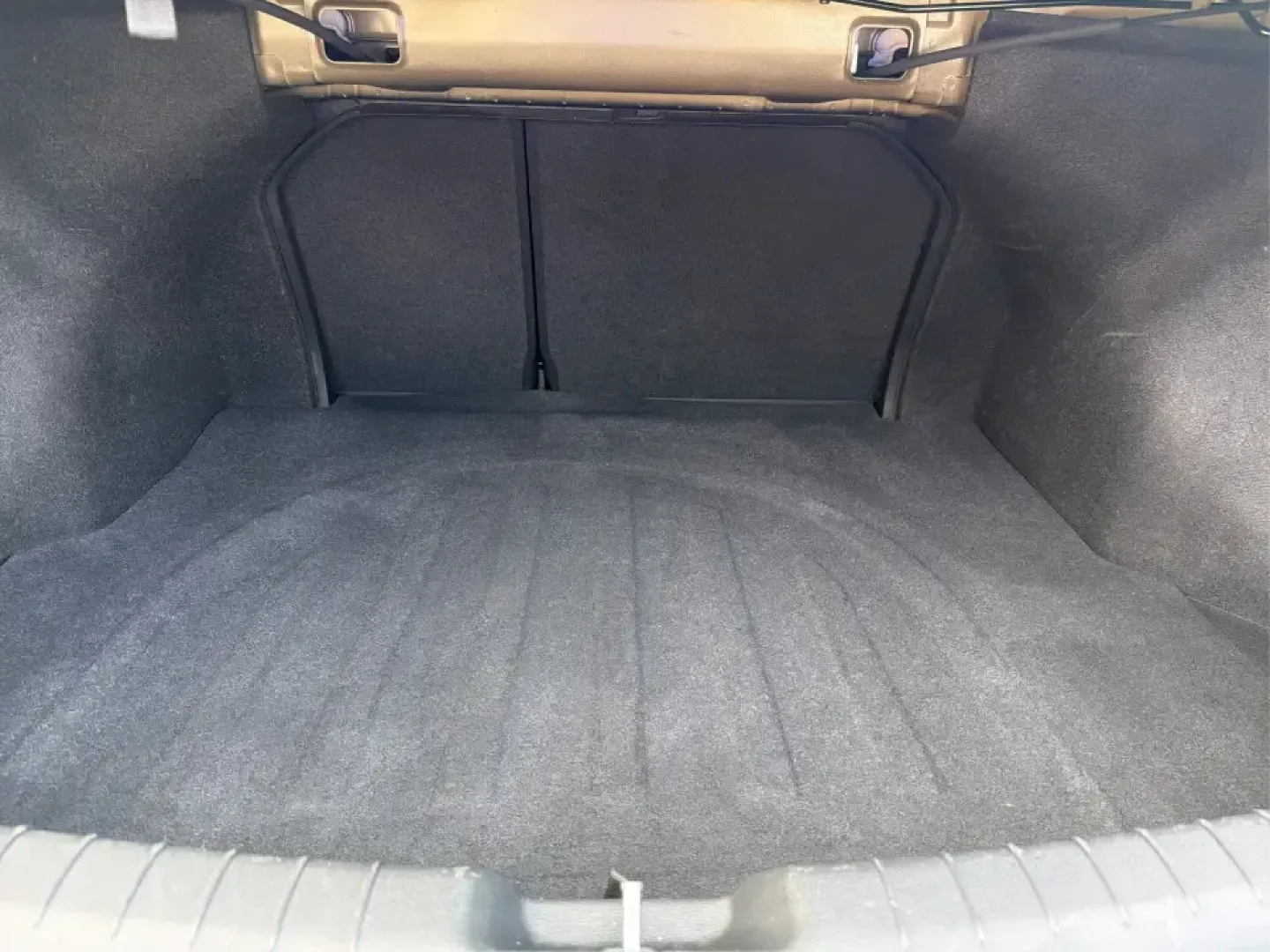 2018 Hyundai Elantra Value Edition (KMHD84LF2JU) with an Nu 2L I-4 DOHC engine, 6A transmission, located at 4508 South Dixie Dr, Moraine, OH, 45439, (937) 908-9800, 39.689976, -84.218452 - Get ready to elevate your daily commute or weekend adventures with the stunning 2018 Hyundai Elantra Value Edition, available now at Advantage Car and Credit in Moraine, OH! Ideal for budget-conscious buyers seeking reliability and style, this sedan stands out with its sleek Black Diamond exterior a - Photo#12