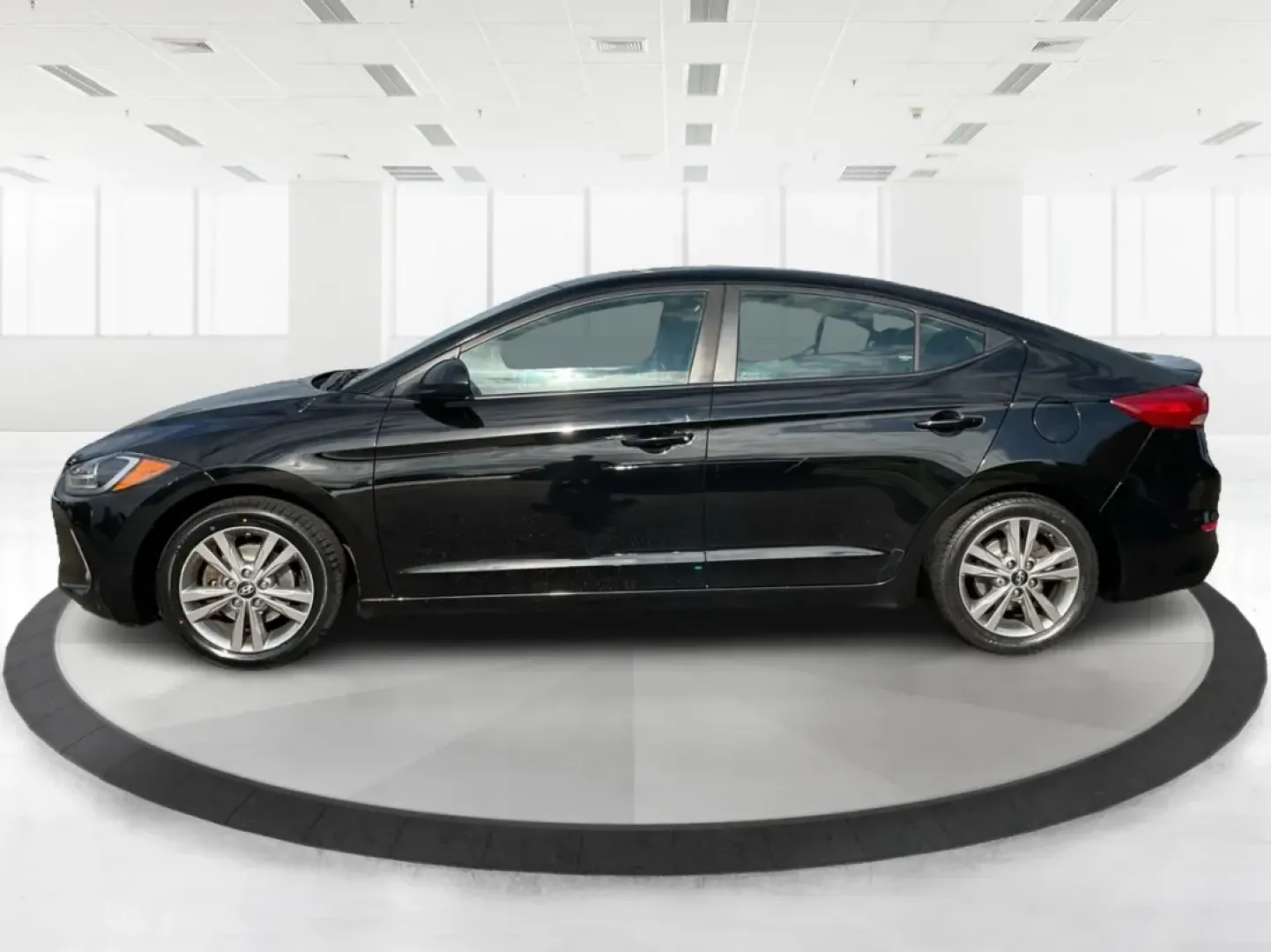 2018 Hyundai Elantra Value Edition (KMHD84LF2JU) with an Nu 2L I-4 DOHC engine, located at 4508 South Dixie Dr, Moraine, OH, 45439, (937) 908-9800, 39.689976, -84.218452 - Get ready to elevate your daily commute or weekend adventures with the stunning 2018 Hyundai Elantra Value Edition, available now at Advantage Car and Credit in Moraine, OH! Ideal for budget-conscious buyers seeking reliability and style, this sedan stands out with its sleek Black Diamond exterior a - Photo#5