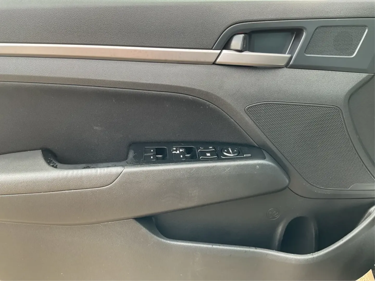 2018 Hyundai Elantra Value Edition (KMHD84LF2JU) with an Nu 2L I-4 DOHC engine, located at 4508 South Dixie Dr, Moraine, OH, 45439, (937) 908-9800, 39.689976, -84.218452 - Get ready to elevate your daily commute or weekend adventures with the stunning 2018 Hyundai Elantra Value Edition, available now at Advantage Car and Credit in Moraine, OH! Ideal for budget-conscious buyers seeking reliability and style, this sedan stands out with its sleek Black Diamond exterior a - Photo#17