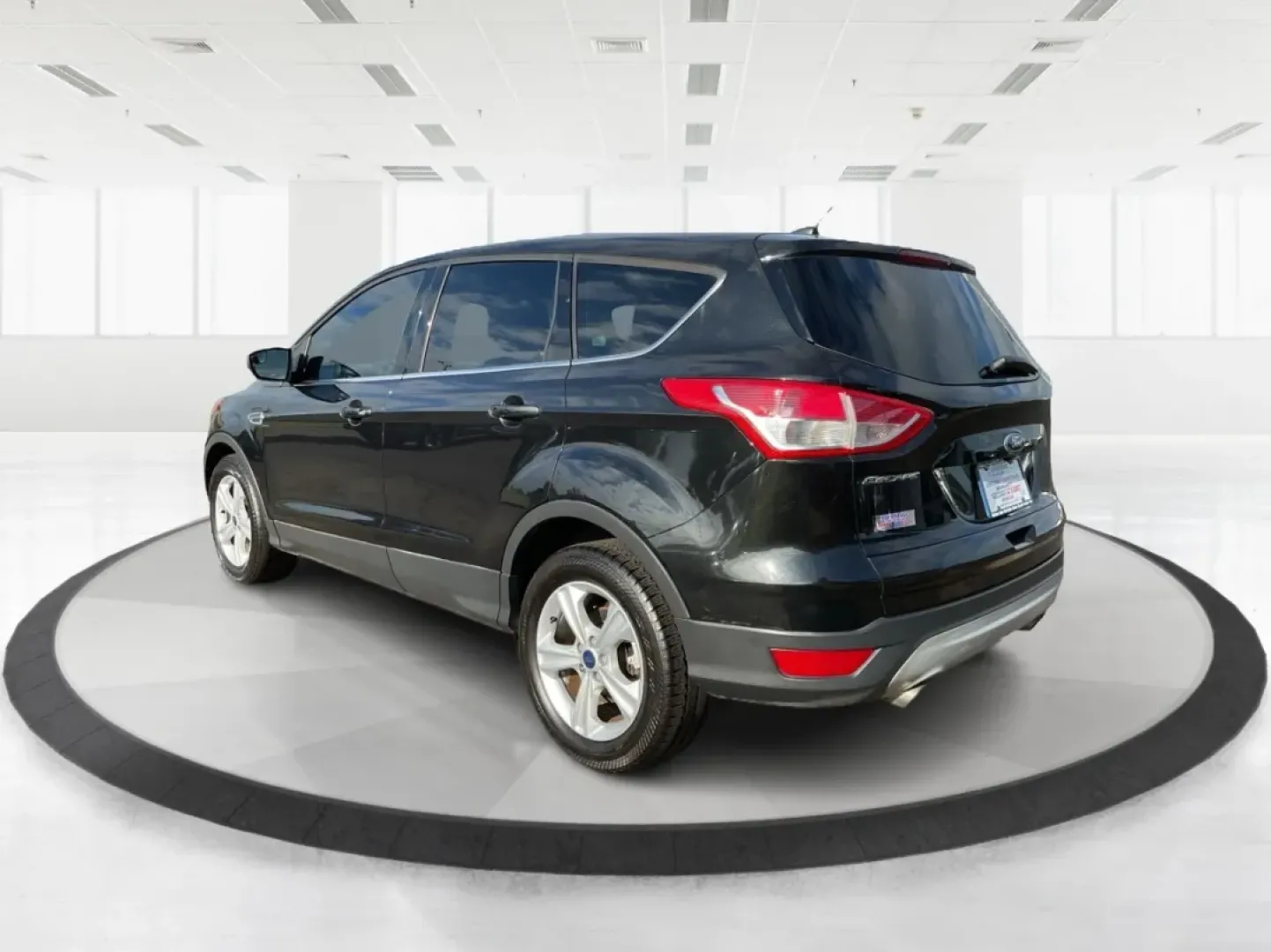 2015 Ford Escape SE (1FMCU0G76FU) with an Other engine, located at 8750 N County Rd 25A, Piqua, OH, 45356, (937) 908-9800, 40.164391, -84.232513 - **Discover the Ultimate Family Adventure Vehicle: 2015 Ford Escape SE at Advantage Car and Credit - Piqua**<br /> <br /> Are you ready to elevate your family road trips or weekend adventures? The 2015 Ford Escape SE offers the perfect blend of style, comfort, and utility to meet the demands of an ac - Photo#4