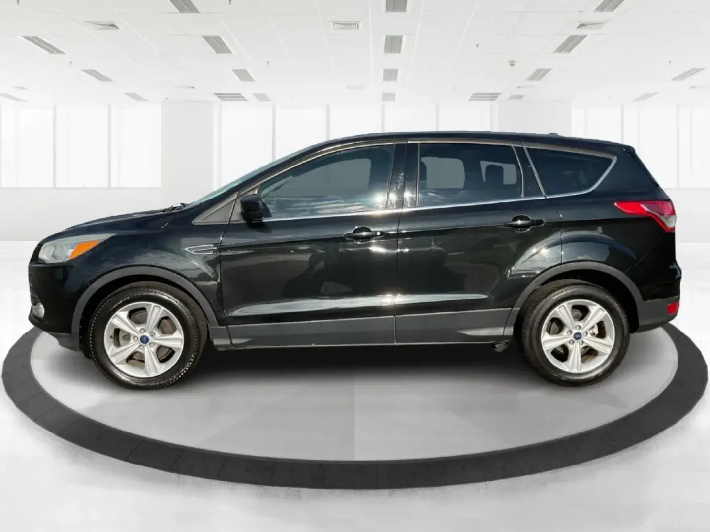 2015 Ford Escape SE (1FMCU0G76FU) with an Other engine, located at 8750 N County Rd 25A, Piqua, OH, 45356, (937) 908-9800, 40.164391, -84.232513 - **Discover the Ultimate Family Adventure Vehicle: 2015 Ford Escape SE at Advantage Car and Credit - Piqua**<br /> <br /> Are you ready to elevate your family road trips or weekend adventures? The 2015 Ford Escape SE offers the perfect blend of style, comfort, and utility to meet the demands of an ac - Photo#5