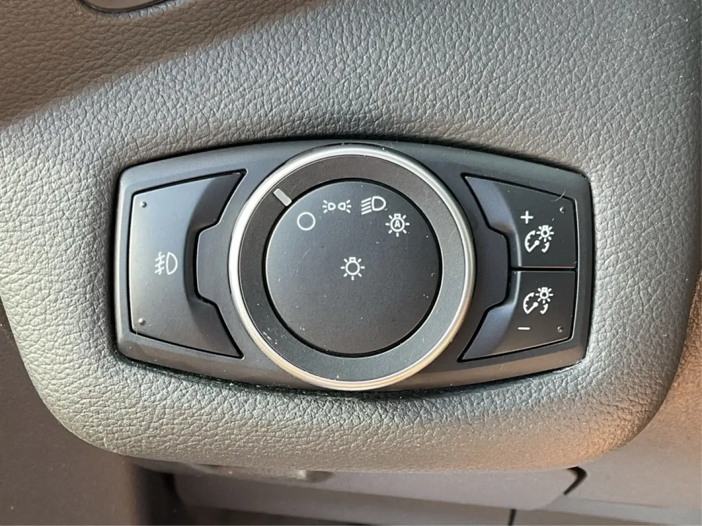 2015 Ford Escape SE (1FMCU0G76FU) with an Other engine, located at 8750 N County Rd 25A, Piqua, OH, 45356, (937) 908-9800, 40.164391, -84.232513 - **Discover the Ultimate Family Adventure Vehicle: 2015 Ford Escape SE at Advantage Car and Credit - Piqua**<br /> <br /> Are you ready to elevate your family road trips or weekend adventures? The 2015 Ford Escape SE offers the perfect blend of style, comfort, and utility to meet the demands of an ac - Photo#17