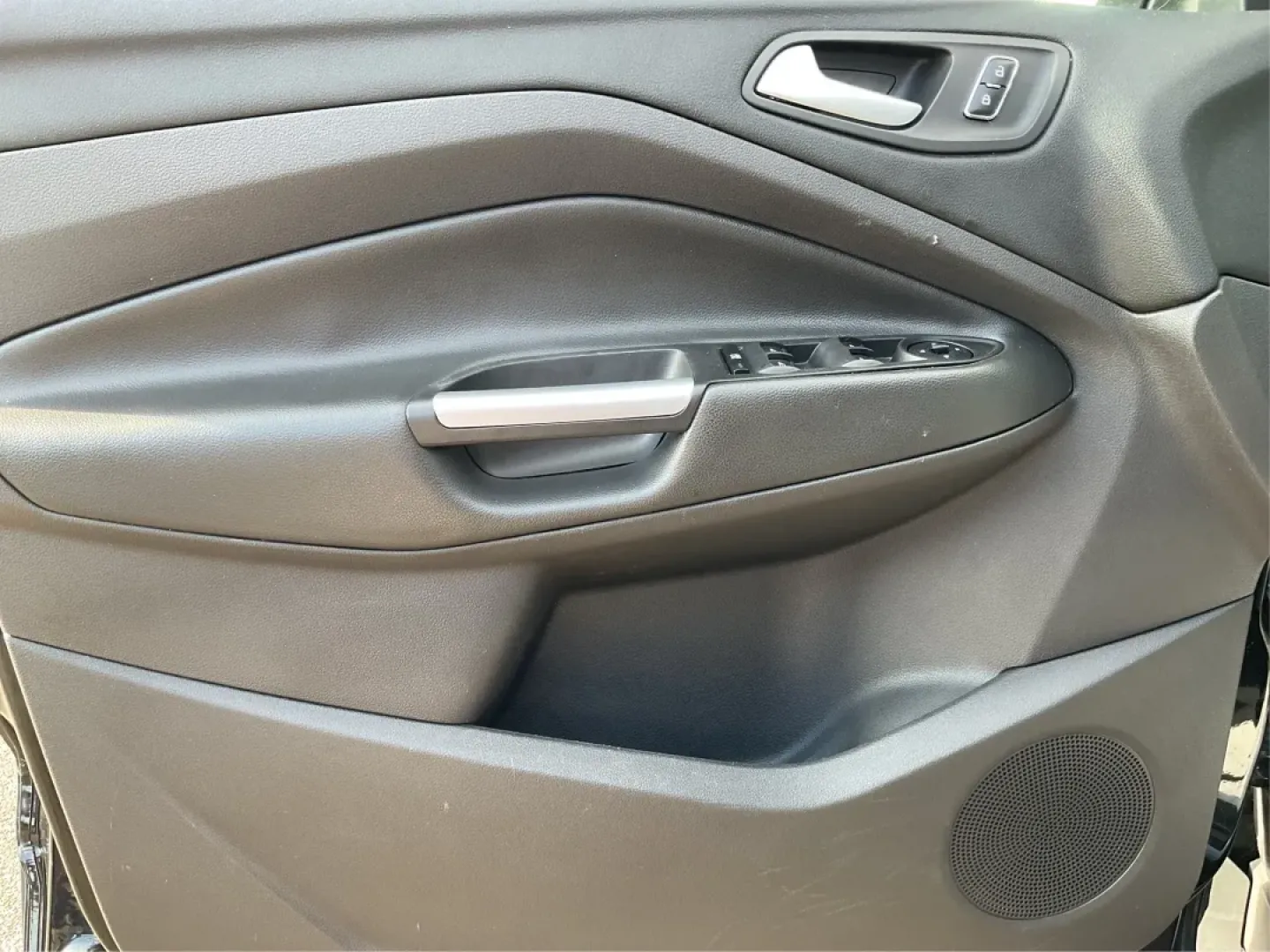 2015 Ford Escape SE (1FMCU0G76FU) with an Other engine, located at 8750 N County Rd 25A, Piqua, OH, 45356, (937) 908-9800, 40.164391, -84.232513 - **Discover the Ultimate Family Adventure Vehicle: 2015 Ford Escape SE at Advantage Car and Credit - Piqua**<br /> <br /> Are you ready to elevate your family road trips or weekend adventures? The 2015 Ford Escape SE offers the perfect blend of style, comfort, and utility to meet the demands of an ac - Photo#19