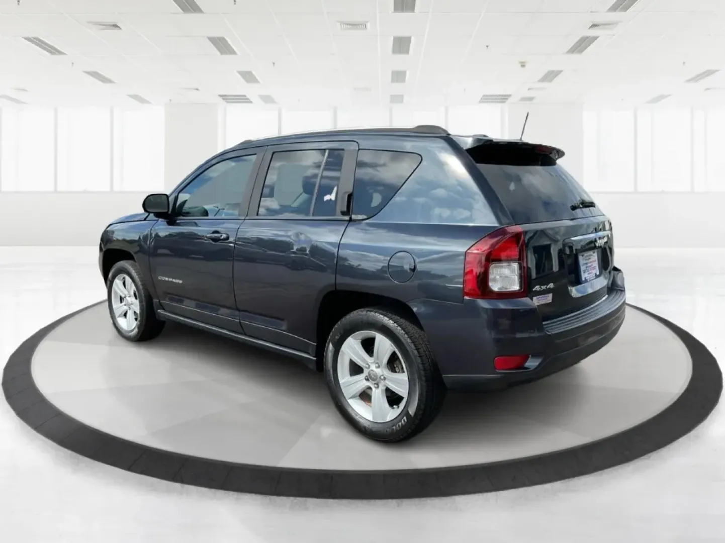 2016 Jeep Compass Sport (1C4NJDBB8GD) with an 2.4L I-4 DOHC engine, located at 1230 East Main St, Xenia, OH, 45385, (937) 908-9800, 39.688026, -83.910172 - **Unleash Your Adventurous Spirit with the 2016 Jeep Compass Sport Perfect for Weekend Getaways!**<br /> <br /> Are you ready to elevate your outdoor adventures? The 2016 Jeep Compass Sport is your ticket to exploring the rugged terrains while keeping comfort and style at the forefront. Perfect for - Photo#4