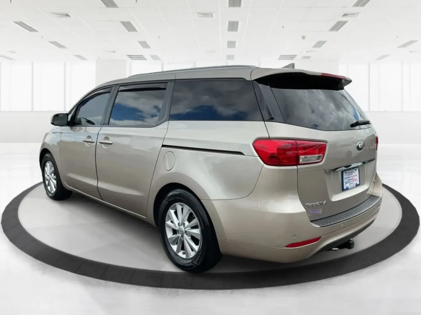 2016 Kia Sedona LX (KNDMB5C17G6) with an Lambda 3.3L V-6 gasoline direct injection engine, located at 1230 East Main St, Xenia, OH, 45385, (937) 908-9800, 39.688026, -83.910172 - Looking for the perfect family vehicle that combines comfort, reliability, and modern features? Look no further than the 2016 Kia Sedona LX, available now at Advantage Car and Credit in Xenia, OH. Ideal for growing families or anyone who needs extra cargo space, this passenger van is designed to mak - Photo#4