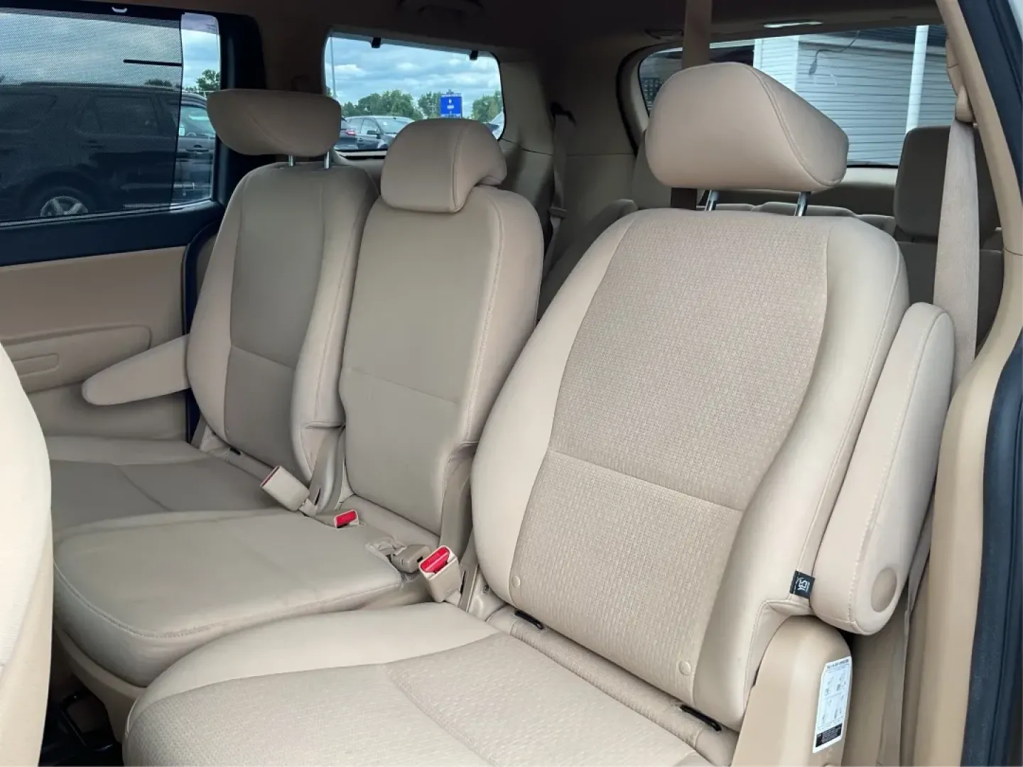 2016 Kia Sedona LX (KNDMB5C17G6) with an Lambda 3.3L V-6 gasoline direct injection engine, located at 1230 East Main St, Xenia, OH, 45385, (937) 908-9800, 39.688026, -83.910172 - Looking for the perfect family vehicle that combines comfort, reliability, and modern features? Look no further than the 2016 Kia Sedona LX, available now at Advantage Car and Credit in Xenia, OH. Ideal for growing families or anyone who needs extra cargo space, this passenger van is designed to mak - Photo#10