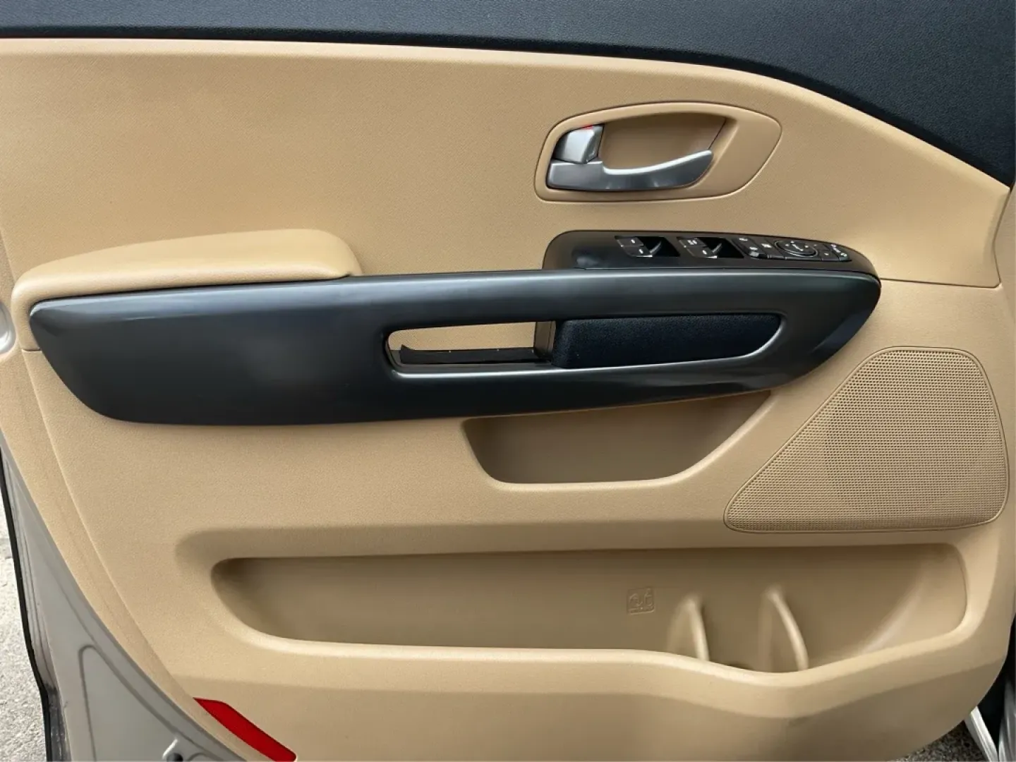 2016 Kia Sedona LX (KNDMB5C17G6) with an Lambda 3.3L V-6 gasoline direct injection engine, located at 1230 East Main St, Xenia, OH, 45385, (937) 908-9800, 39.688026, -83.910172 - Looking for the perfect family vehicle that combines comfort, reliability, and modern features? Look no further than the 2016 Kia Sedona LX, available now at Advantage Car and Credit in Xenia, OH. Ideal for growing families or anyone who needs extra cargo space, this passenger van is designed to mak - Photo#17