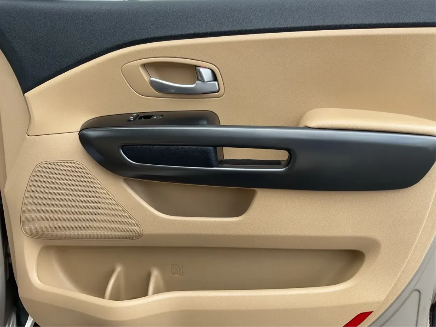 2016 Kia Sedona LX (KNDMB5C17G6) with an Lambda 3.3L V-6 gasoline direct injection engine, located at 1230 East Main St, Xenia, OH, 45385, (937) 908-9800, 39.688026, -83.910172 - Looking for the perfect family vehicle that combines comfort, reliability, and modern features? Look no further than the 2016 Kia Sedona LX, available now at Advantage Car and Credit in Xenia, OH. Ideal for growing families or anyone who needs extra cargo space, this passenger van is designed to mak - Photo#18