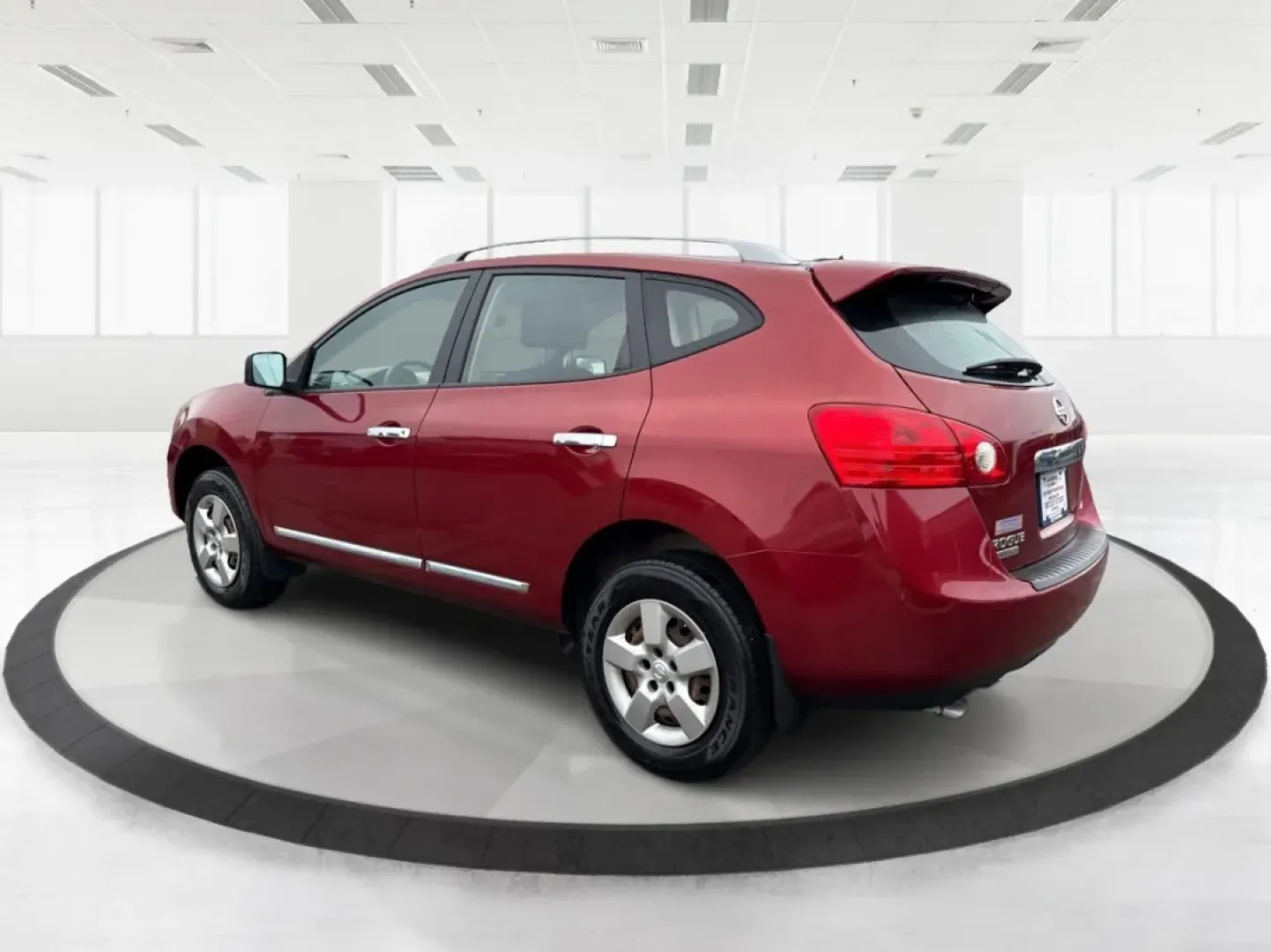 2015 Nissan Rogue S (JN8AS5MVXFW) with an 2.5L I-4 DOHC engine, located at 1099 N County Rd 25A , Troy, OH, 45373, (937) 908-9800, 40.057079, -84.212883 - **Elevate Your Adventures with the 2015 Nissan Rogue at Advantage Car and Credit - Troy!**<br /> <br /> Are you ready to upgrade your family road trips or daily commutes with a dependable and stylish SUV? The 2015 Nissan Rogue in Cayenne Red is here to make every journey enjoyable and comfortable. W - Photo#4