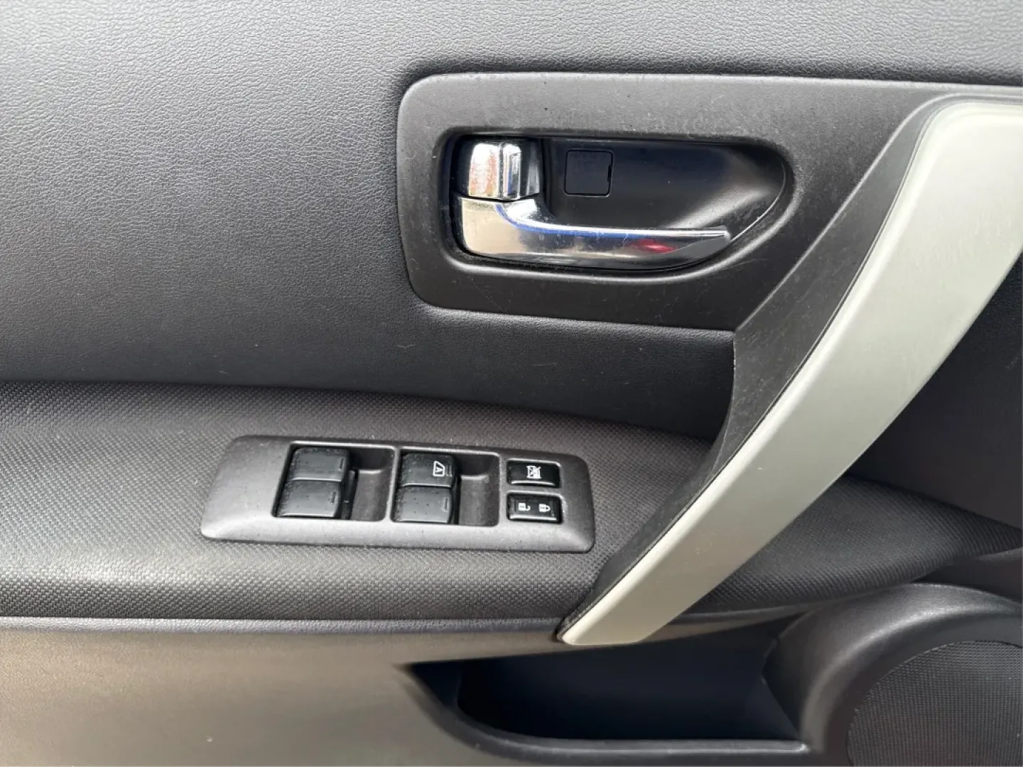 2015 Nissan Rogue S (JN8AS5MVXFW) with an 2.5L I-4 DOHC engine, located at 1099 N County Rd 25A , Troy, OH, 45373, (937) 908-9800, 40.057079, -84.212883 - **Elevate Your Adventures with the 2015 Nissan Rogue at Advantage Car and Credit - Troy!**<br /> <br /> Are you ready to upgrade your family road trips or daily commutes with a dependable and stylish SUV? The 2015 Nissan Rogue in Cayenne Red is here to make every journey enjoyable and comfortable. W - Photo#19