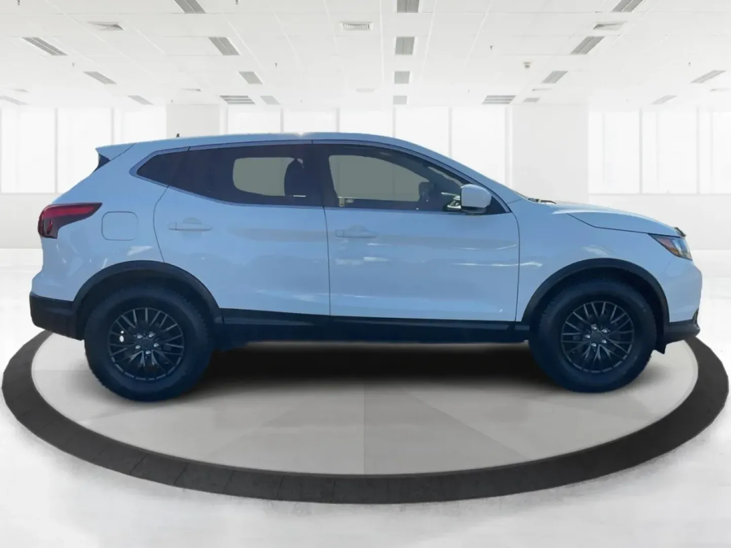 2018 Nissan Rogue S (JN1BJ1CR8JW) with an 2L I-4 gasoline direct injection engine, located at 1184 Kauffman Ave, Fairborn, OH, 45324, (937) 908-9800, 39.807072, -84.030914 - **Adventure Awaits with the 2018 Nissan Rogue: Your Ultimate Family SUV!**<br /> <br /> Are you in search of a reliable and spacious vehicle that caters to your family's active lifestyle? Look no further than the 2018 Nissan Rogue, available now at Advantage Car and Credit in Fairborn, OH. This vers - Photo#1