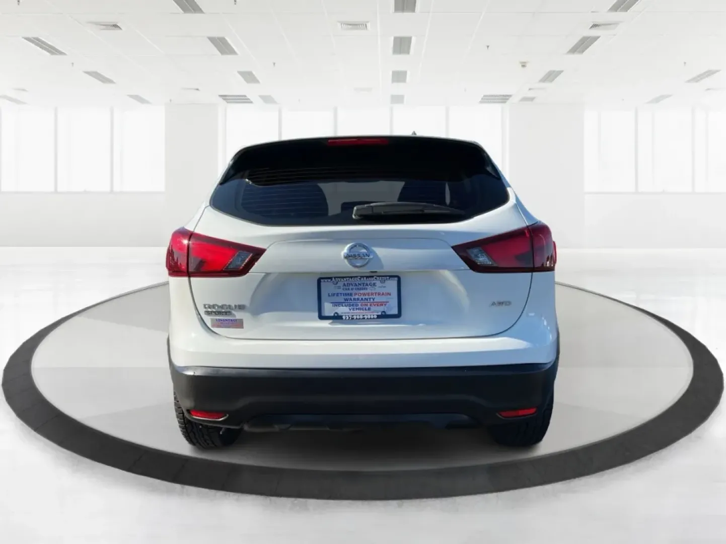 2018 Nissan Rogue S (JN1BJ1CR8JW) with an 2L I-4 gasoline direct injection engine, located at 1184 Kauffman Ave, Fairborn, OH, 45324, (937) 908-9800, 39.807072, -84.030914 - **Adventure Awaits with the 2018 Nissan Rogue: Your Ultimate Family SUV!**<br /> <br /> Are you in search of a reliable and spacious vehicle that caters to your family's active lifestyle? Look no further than the 2018 Nissan Rogue, available now at Advantage Car and Credit in Fairborn, OH. This vers - Photo#3
