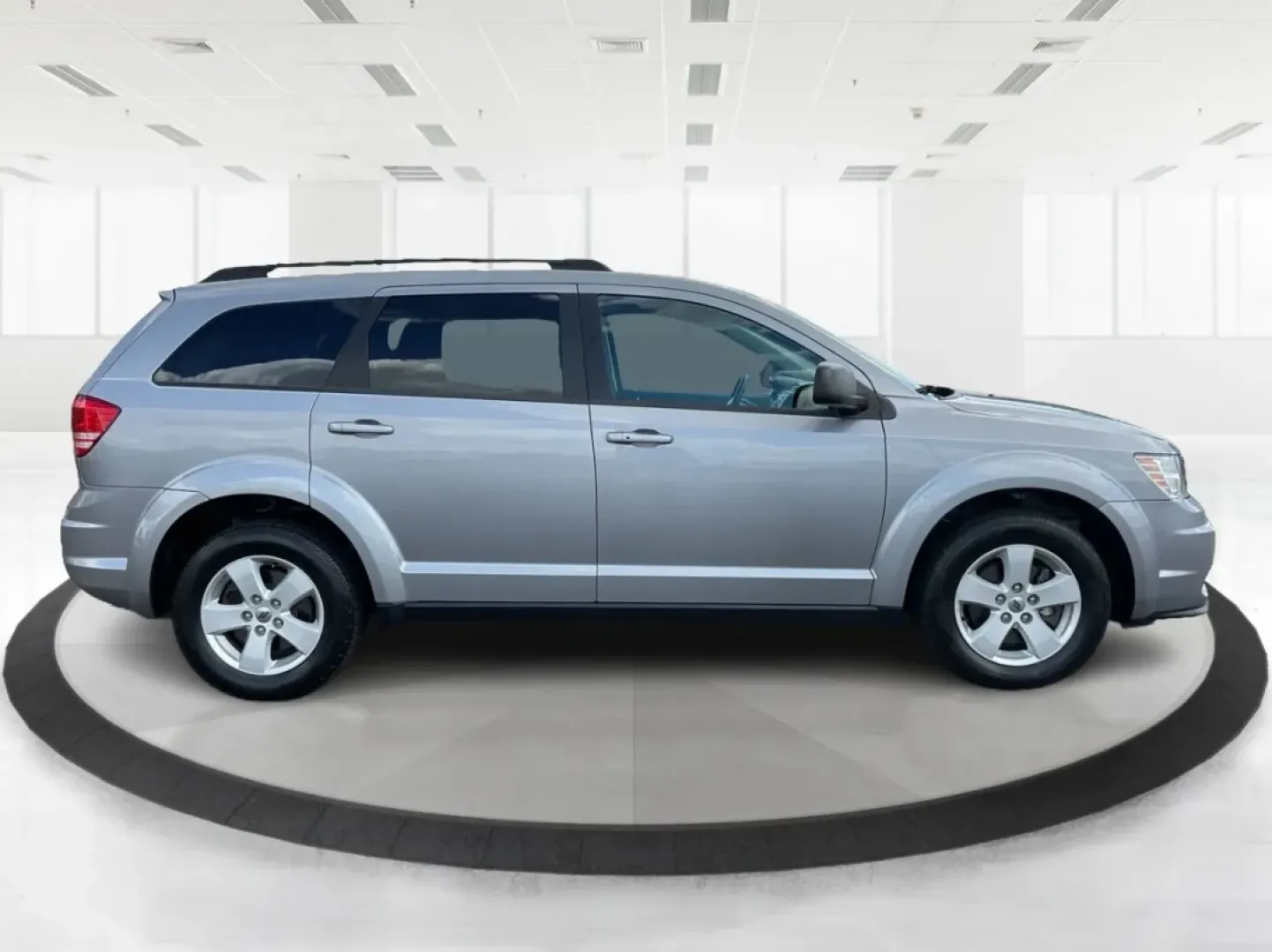 2018 Dodge Journey SE (3C4PDCAB1JT) with an Tigershark MultiAir 2.4L I-4 DOHC engine, located at 1184 Kauffman Ave, Fairborn, OH, 45324, (937) 908-9800, 39.807072, -84.030914 - **Discover Your Next Adventure with the 2018 Dodge Journey SE at Advantage Car and Credit - Fairborn!**<br /> <br /> Are you ready to elevate your family adventures or conquer daily commutes? The 2018 Dodge Journey SE is designed for those who seek versatility, comfort, and space without sacrificing - Photo#1