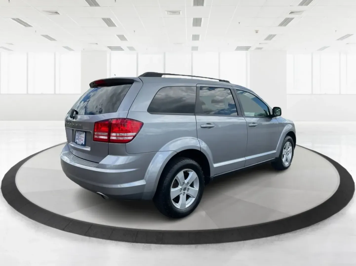 2018 Dodge Journey SE (3C4PDCAB1JT) with an Tigershark MultiAir 2.4L I-4 DOHC engine, located at 1184 Kauffman Ave, Fairborn, OH, 45324, (937) 908-9800, 39.807072, -84.030914 - **Discover Your Next Adventure with the 2018 Dodge Journey SE at Advantage Car and Credit - Fairborn!**<br /> <br /> Are you ready to elevate your family adventures or conquer daily commutes? The 2018 Dodge Journey SE is designed for those who seek versatility, comfort, and space without sacrificing - Photo#2