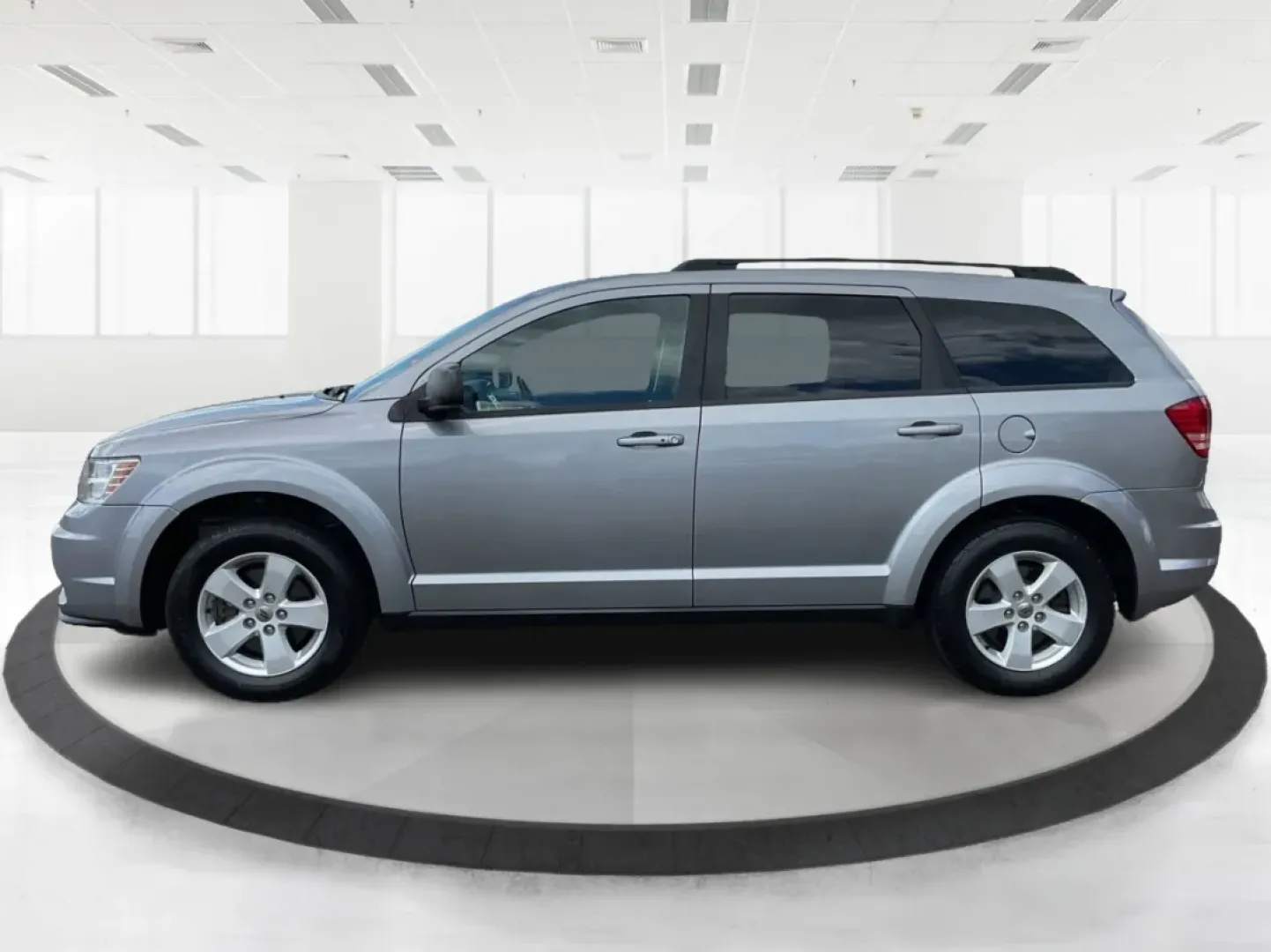 2018 Dodge Journey SE (3C4PDCAB1JT) with an Tigershark MultiAir 2.4L I-4 DOHC engine, located at 1184 Kauffman Ave, Fairborn, OH, 45324, (937) 908-9800, 39.807072, -84.030914 - **Discover Your Next Adventure with the 2018 Dodge Journey SE at Advantage Car and Credit - Fairborn!**<br /> <br /> Are you ready to elevate your family adventures or conquer daily commutes? The 2018 Dodge Journey SE is designed for those who seek versatility, comfort, and space without sacrificing - Photo#5