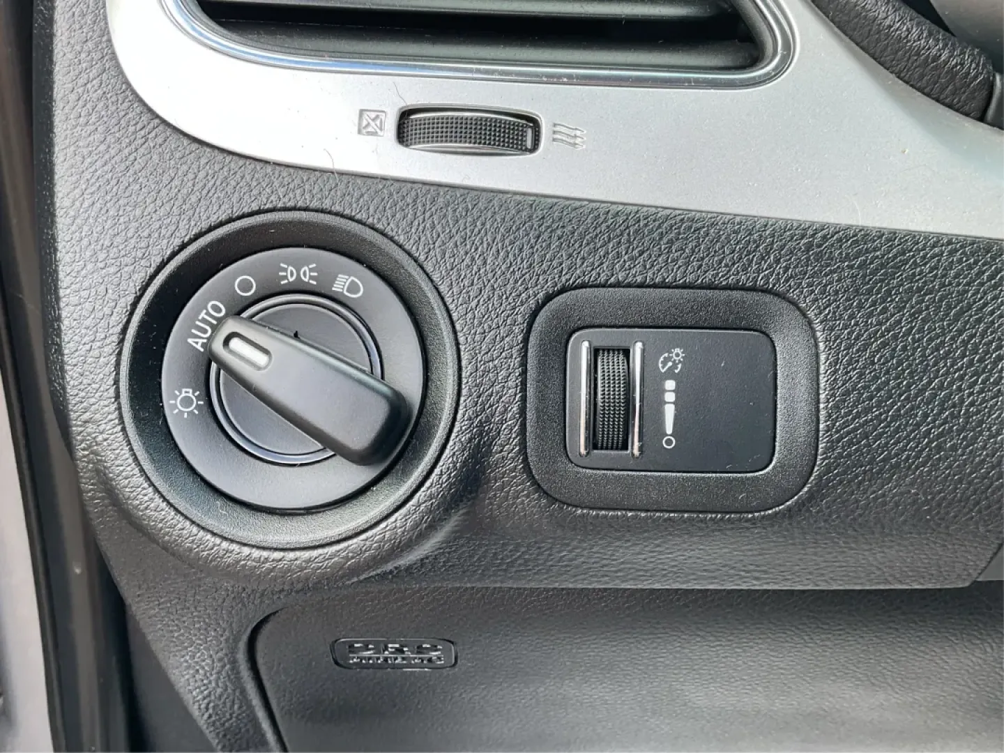 2018 Dodge Journey SE (3C4PDCAB1JT) with an Tigershark MultiAir 2.4L I-4 DOHC engine, located at 1184 Kauffman Ave, Fairborn, OH, 45324, (937) 908-9800, 39.807072, -84.030914 - **Discover Your Next Adventure with the 2018 Dodge Journey SE at Advantage Car and Credit - Fairborn!**<br /> <br /> Are you ready to elevate your family adventures or conquer daily commutes? The 2018 Dodge Journey SE is designed for those who seek versatility, comfort, and space without sacrificing - Photo#17
