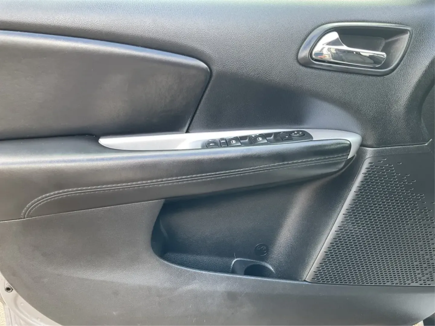 2018 Dodge Journey SE (3C4PDCAB1JT) with an Tigershark MultiAir 2.4L I-4 DOHC engine, located at 1184 Kauffman Ave, Fairborn, OH, 45324, (937) 908-9800, 39.807072, -84.030914 - **Discover Your Next Adventure with the 2018 Dodge Journey SE at Advantage Car and Credit - Fairborn!**<br /> <br /> Are you ready to elevate your family adventures or conquer daily commutes? The 2018 Dodge Journey SE is designed for those who seek versatility, comfort, and space without sacrificing - Photo#18