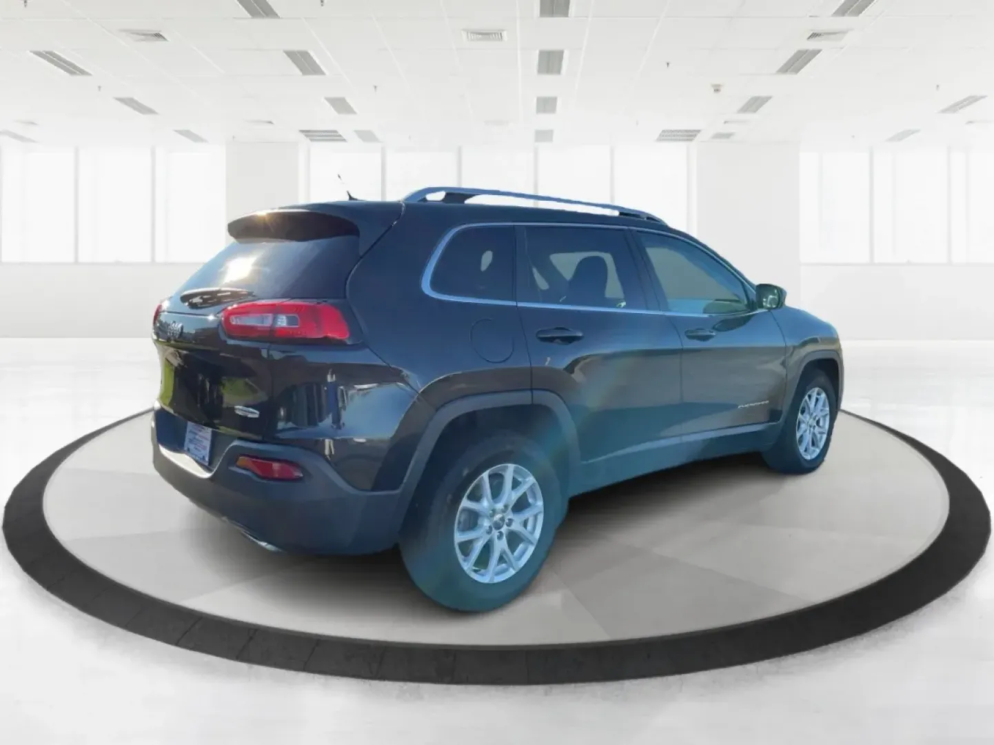 2015 Jeep Cherokee Latitude (1C4PJMCS3FW) with an Other engine, located at 4508 South Dixie Dr, Moraine, OH, 45439, (937) 908-9800, 39.689976, -84.218452 - **Adventure Awaits with Your New 2015 Jeep Cherokee Latitude at Advantage Car and Credit - Moraine!**<br /> <br /> Are you ready to elevate your lifestyle with a versatile vehicle designed for both urban driving and weekend escapades? Look no further than the stunning 2015 Jeep Cherokee Latitude, av - Photo#2