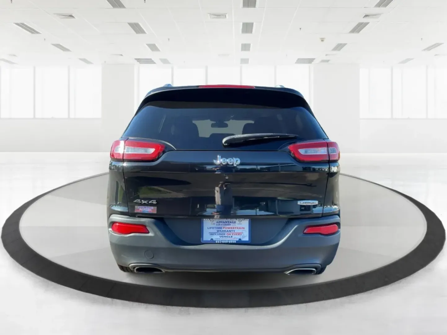 2015 Jeep Cherokee Latitude (1C4PJMCS3FW) with an Other engine, located at 4508 South Dixie Dr, Moraine, OH, 45439, (937) 908-9800, 39.689976, -84.218452 - **Adventure Awaits with Your New 2015 Jeep Cherokee Latitude at Advantage Car and Credit - Moraine!**<br /> <br /> Are you ready to elevate your lifestyle with a versatile vehicle designed for both urban driving and weekend escapades? Look no further than the stunning 2015 Jeep Cherokee Latitude, av - Photo#3