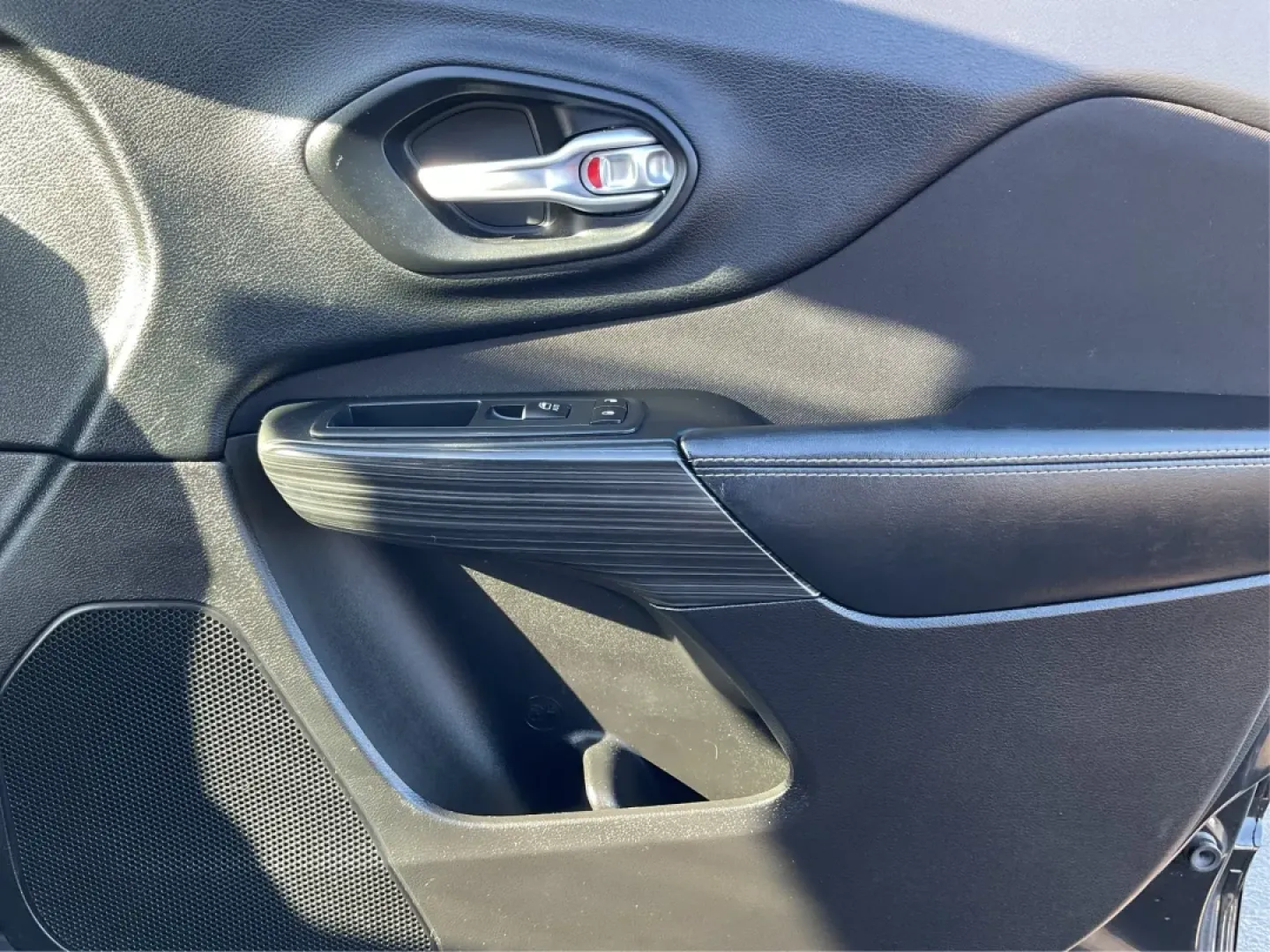 2015 Jeep Cherokee Latitude (1C4PJMCS3FW) with an Other engine, located at 4508 South Dixie Dr, Moraine, OH, 45439, (937) 908-9800, 39.689976, -84.218452 - **Adventure Awaits with Your New 2015 Jeep Cherokee Latitude at Advantage Car and Credit - Moraine!**<br /> <br /> Are you ready to elevate your lifestyle with a versatile vehicle designed for both urban driving and weekend escapades? Look no further than the stunning 2015 Jeep Cherokee Latitude, av - Photo#19