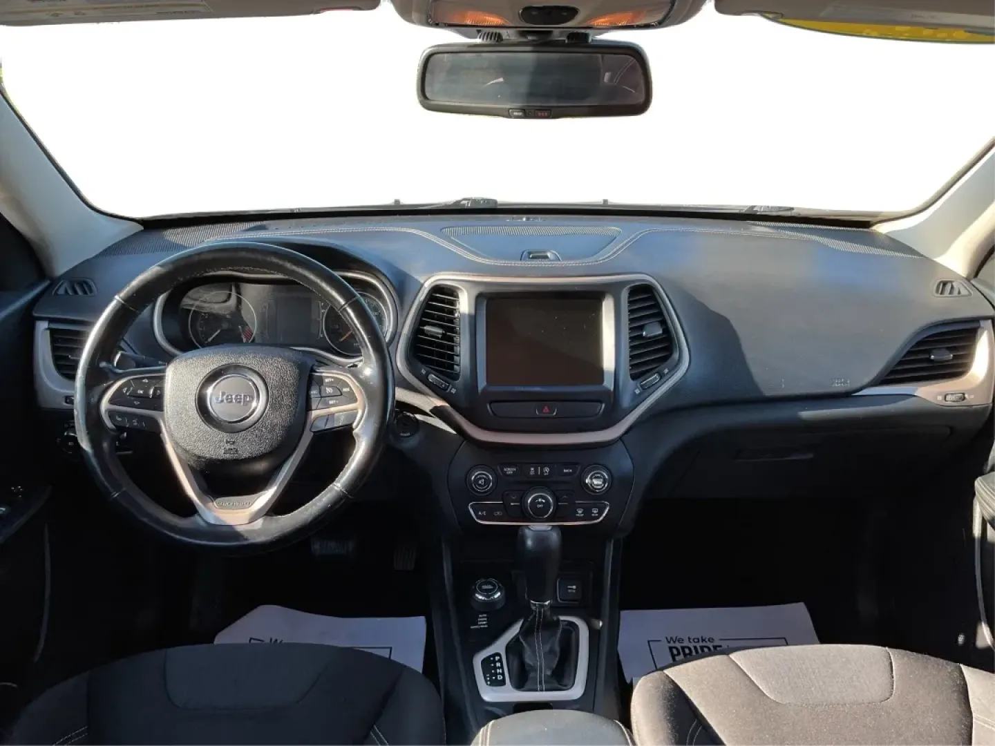 2015 Jeep Cherokee Latitude (1C4PJMCS3FW) with an Other engine, located at 4508 South Dixie Dr, Moraine, OH, 45439, (937) 908-9800, 39.689976, -84.218452 - **Adventure Awaits with Your New 2015 Jeep Cherokee Latitude at Advantage Car and Credit - Moraine!**<br /> <br /> Are you ready to elevate your lifestyle with a versatile vehicle designed for both urban driving and weekend escapades? Look no further than the stunning 2015 Jeep Cherokee Latitude, av - Photo#20
