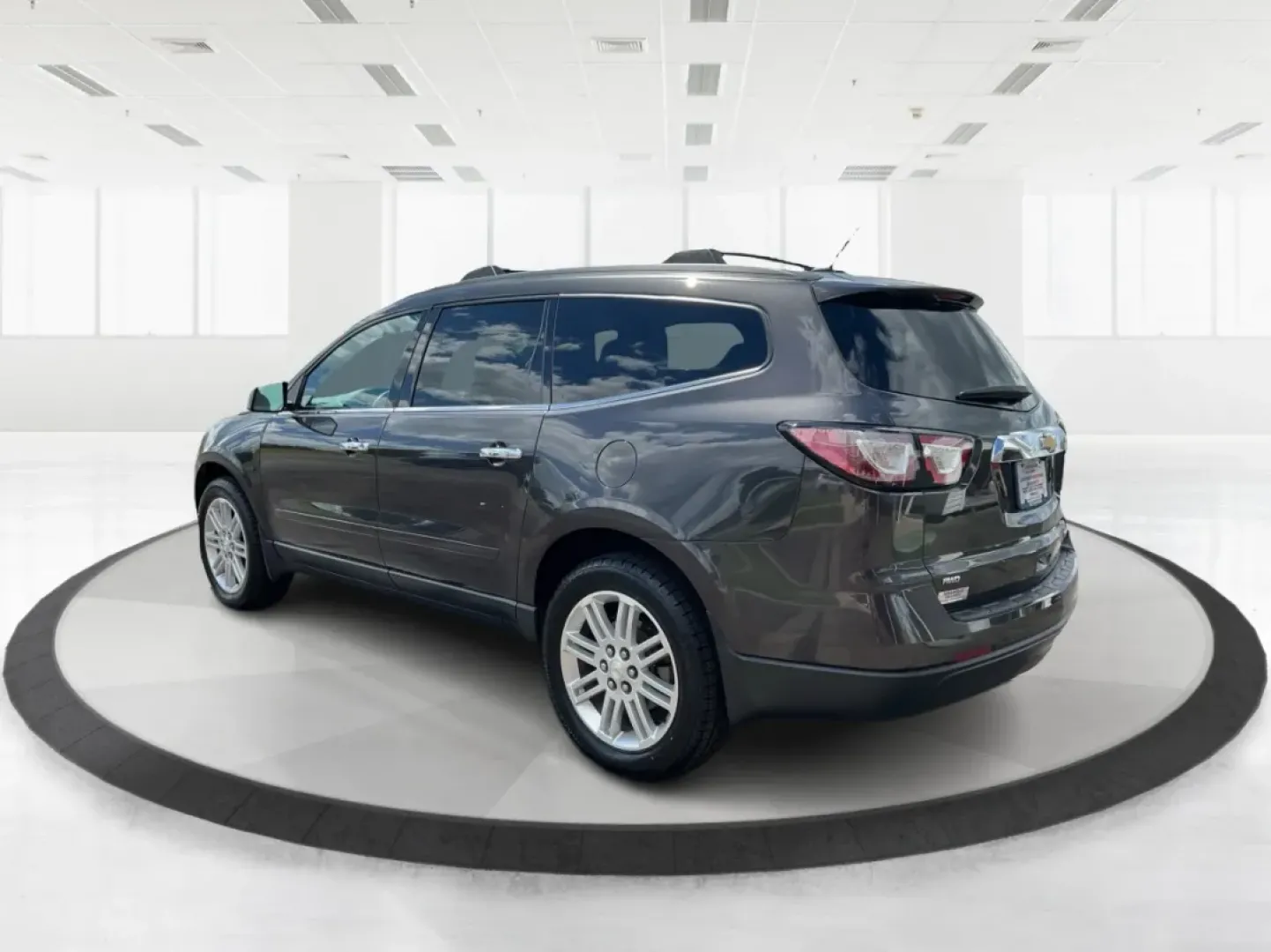 2015 Chevrolet Traverse 1LT (1GNKVGKD5FJ) with an 3.6L V-6 gasoline direct injection engine, located at 8750 N County Rd 25A, Piqua, OH, 45356, (937) 908-9800, 40.164391, -84.232513 - ### 2015 Chevrolet Traverse 1LT: Your Family's Adventure Ready Vehicle!<br /> <br /> Are you ready to elevate your family adventures or tackle daily commutes with ease? The 2015 Chevrolet Traverse 1LT is here to meet all your needs! This spacious and versatile SUV is perfect for growing families, id - Photo#4
