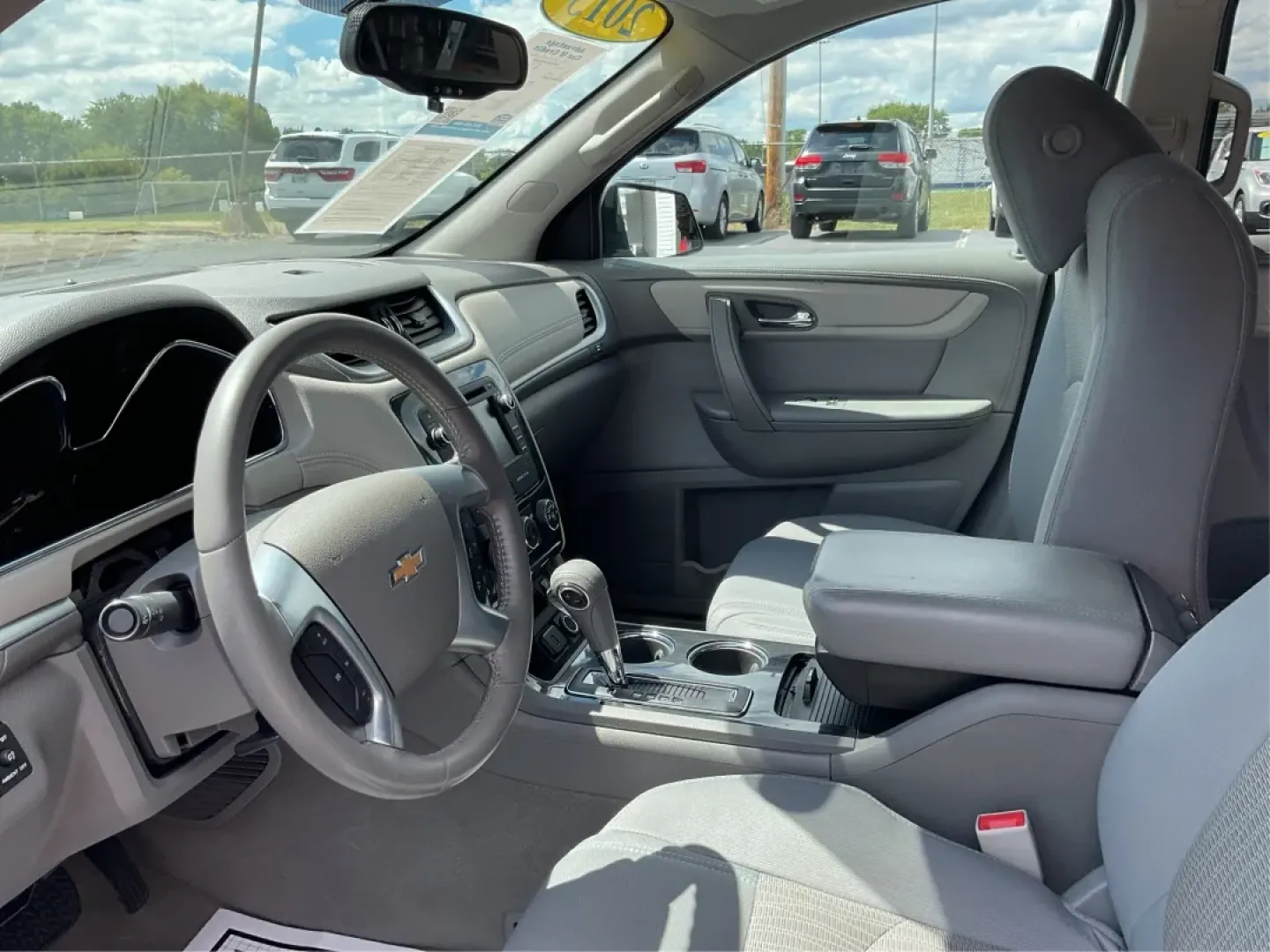 2015 Chevrolet Traverse 1LT (1GNKVGKD5FJ) with an 3.6L V-6 gasoline direct injection engine, located at 8750 N County Rd 25A, Piqua, OH, 45356, (937) 908-9800, 40.164391, -84.232513 - ### 2015 Chevrolet Traverse 1LT: Your Family's Adventure Ready Vehicle!<br /> <br /> Are you ready to elevate your family adventures or tackle daily commutes with ease? The 2015 Chevrolet Traverse 1LT is here to meet all your needs! This spacious and versatile SUV is perfect for growing families, id - Photo#9
