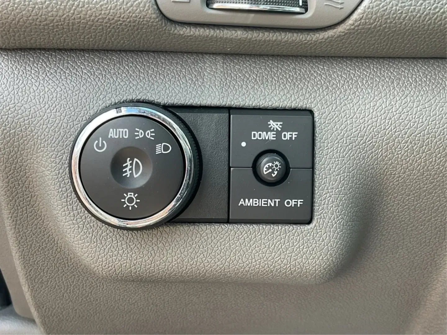 2015 Chevrolet Traverse 1LT (1GNKVGKD5FJ) with an 3.6L V-6 gasoline direct injection engine, located at 8750 N County Rd 25A, Piqua, OH, 45356, (937) 908-9800, 40.164391, -84.232513 - ### 2015 Chevrolet Traverse 1LT: Your Family's Adventure Ready Vehicle!<br /> <br /> Are you ready to elevate your family adventures or tackle daily commutes with ease? The 2015 Chevrolet Traverse 1LT is here to meet all your needs! This spacious and versatile SUV is perfect for growing families, id - Photo#17