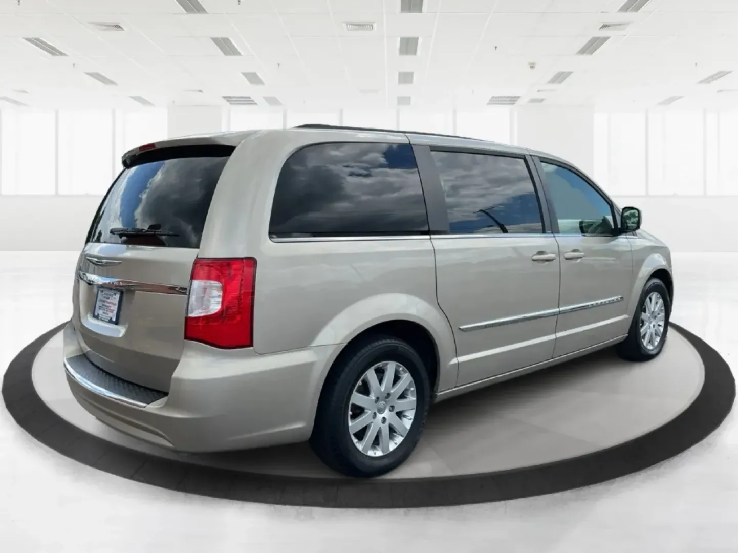 2014 Chrysler Town and Country Touring (2C4RC1BG6ER) with an 3.6L V6 DOHC 24V engine, 6-Speed Automatic transmission, located at 1099 N County Rd 25A , Troy, OH, 45373, (937) 908-9800, 40.057079, -84.212883 - **Experience Unmatched Family Adventures with the 2014 Chrysler Town and Country Touring at Advantage Car and Credit - Troy!**<br /> <br /> Are you dreaming of family road trips filled with laughter and memories? Look no further! The 2014 Chrysler Town and Country Touring is your ticket to unfor - Photo#2