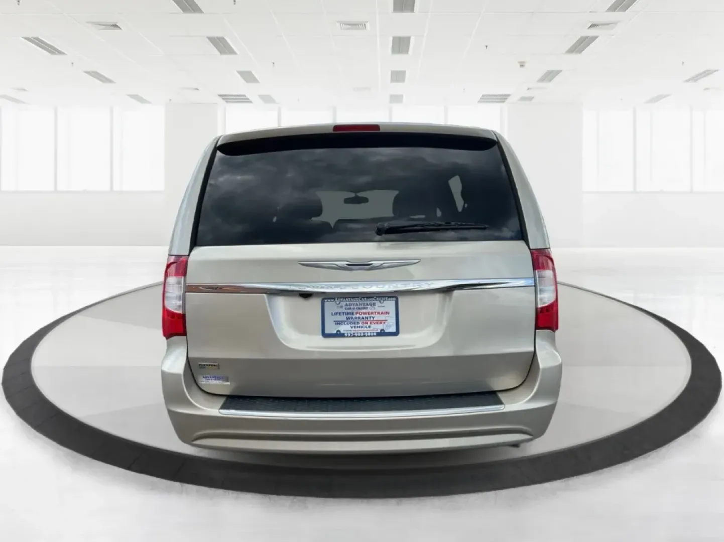 2014 Chrysler Town and Country Touring (2C4RC1BG6ER) with an 3.6L V6 DOHC 24V engine, 6-Speed Automatic transmission, located at 1099 N County Rd 25A , Troy, OH, 45373, (937) 908-9800, 40.057079, -84.212883 - **Experience Unmatched Family Adventures with the 2014 Chrysler Town and Country Touring at Advantage Car and Credit - Troy!**<br /> <br /> Are you dreaming of family road trips filled with laughter and memories? Look no further! The 2014 Chrysler Town and Country Touring is your ticket to unfor - Photo#3
