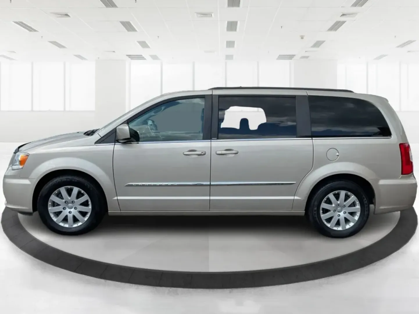 2014 Chrysler Town and Country Touring (2C4RC1BG6ER) with an 3.6L V6 DOHC 24V engine, 6-Speed Automatic transmission, located at 1099 N County Rd 25A , Troy, OH, 45373, (937) 908-9800, 40.057079, -84.212883 - **Experience Unmatched Family Adventures with the 2014 Chrysler Town and Country Touring at Advantage Car and Credit - Troy!**<br /> <br /> Are you dreaming of family road trips filled with laughter and memories? Look no further! The 2014 Chrysler Town and Country Touring is your ticket to unfor - Photo#5