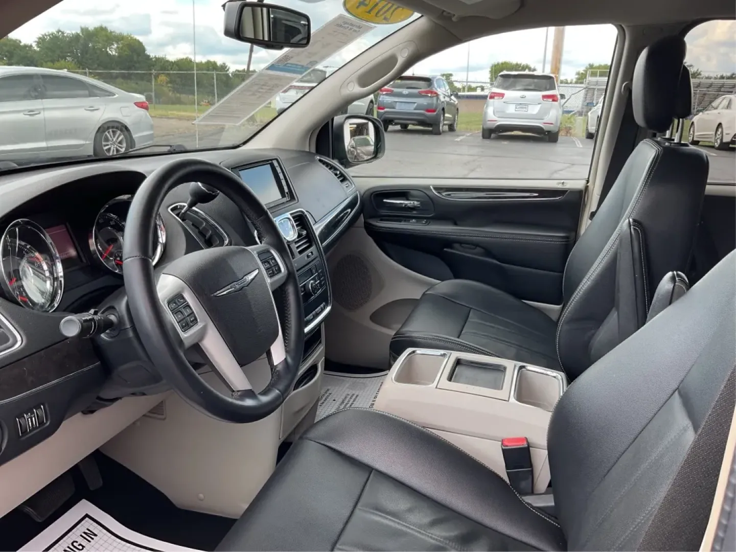 2014 Chrysler Town and Country Touring (2C4RC1BG6ER) with an 3.6L V6 DOHC 24V engine, 6-Speed Automatic transmission, located at 1099 N County Rd 25A , Troy, OH, 45373, (937) 908-9800, 40.057079, -84.212883 - **Experience Unmatched Family Adventures with the 2014 Chrysler Town and Country Touring at Advantage Car and Credit - Troy!**<br /> <br /> Are you dreaming of family road trips filled with laughter and memories? Look no further! The 2014 Chrysler Town and Country Touring is your ticket to unfor - Photo#9