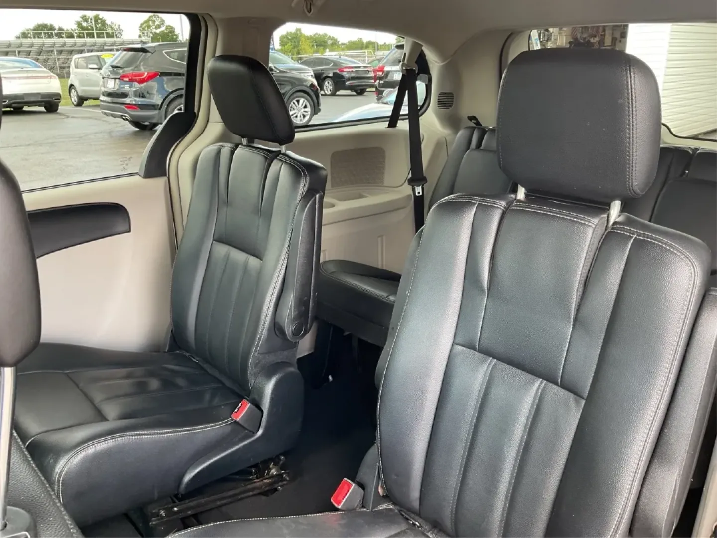 2014 Chrysler Town and Country Touring (2C4RC1BG6ER) with an 3.6L V6 DOHC 24V engine, 6-Speed Automatic transmission, located at 1099 N County Rd 25A , Troy, OH, 45373, (937) 908-9800, 40.057079, -84.212883 - **Experience Unmatched Family Adventures with the 2014 Chrysler Town and Country Touring at Advantage Car and Credit - Troy!**<br /> <br /> Are you dreaming of family road trips filled with laughter and memories? Look no further! The 2014 Chrysler Town and Country Touring is your ticket to unfor - Photo#10