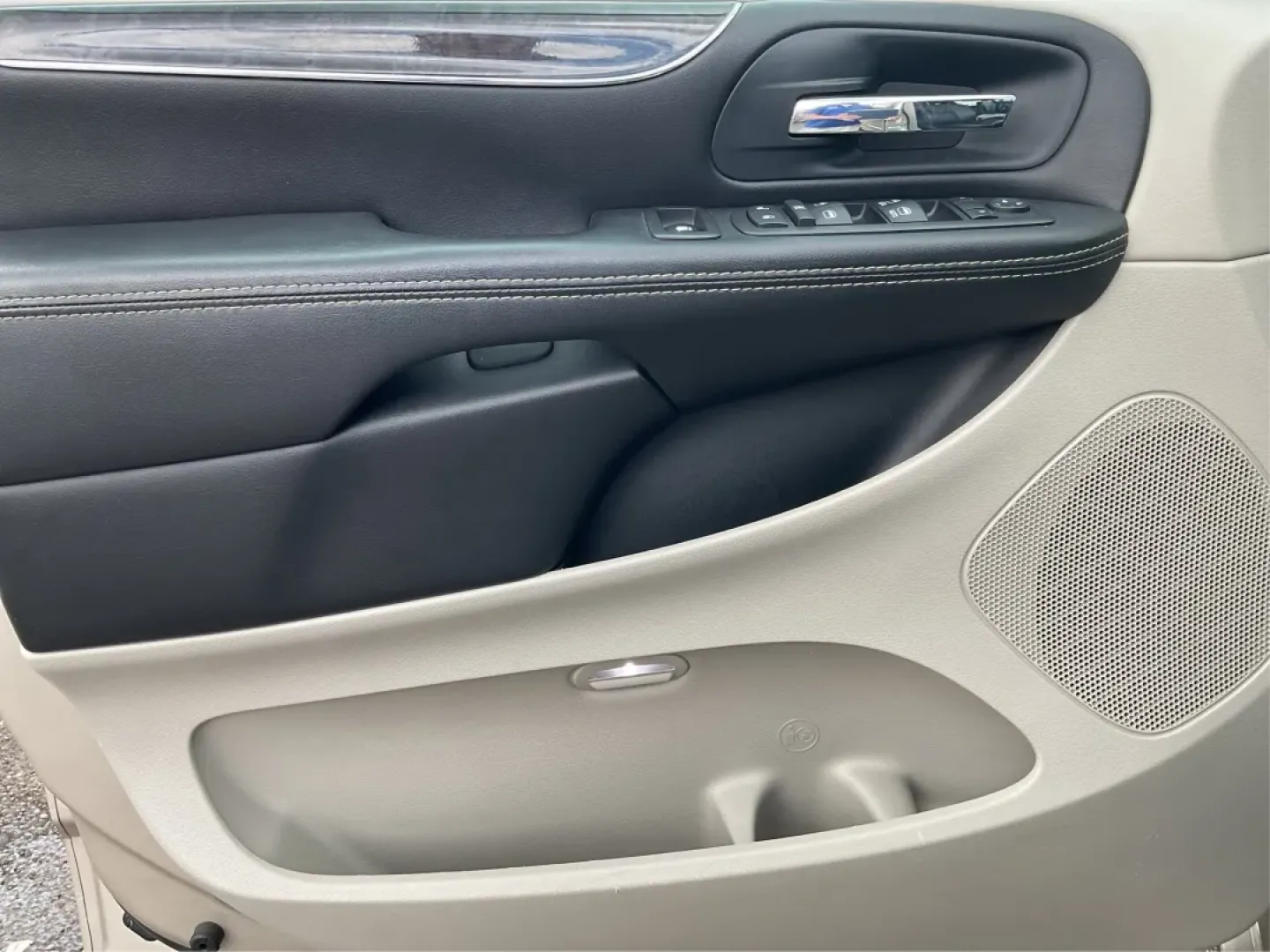 2014 Chrysler Town and Country Touring (2C4RC1BG6ER) with an 3.6L V6 DOHC 24V engine, 6-Speed Automatic transmission, located at 1099 N County Rd 25A , Troy, OH, 45373, (937) 908-9800, 40.057079, -84.212883 - **Experience Unmatched Family Adventures with the 2014 Chrysler Town and Country Touring at Advantage Car and Credit - Troy!**<br /> <br /> Are you dreaming of family road trips filled with laughter and memories? Look no further! The 2014 Chrysler Town and Country Touring is your ticket to unfor - Photo#18