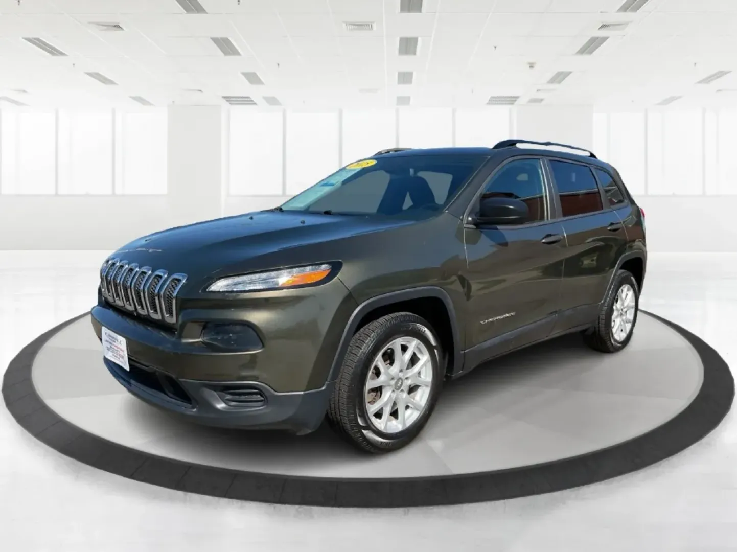 2015 Jeep Cherokee Sport (1C4PJLAB4FW) with an Other engine, located at 4508 South Dixie Dr, Moraine, OH, 45439, (937) 908-9800, 39.689976, -84.218452 - **Adventure Awaits: Discover the 2015 Jeep Cherokee Sport at Advantage Car and Credit Moraine, OH**<br /> <br /> Are you ready to take on the road with confidence? Whether you're a busy parent looking for a reliable family vehicle, an adventurer craving weekend getaways, or a commuter seeking comfo - Photo#7