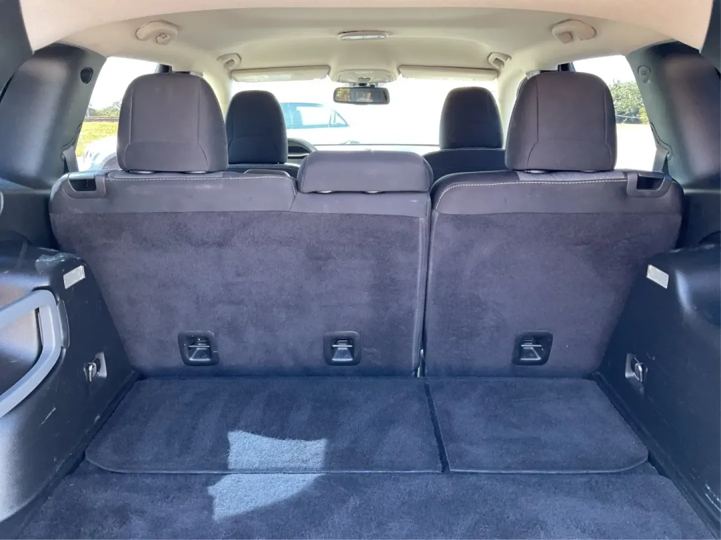 2015 Jeep Cherokee Sport (1C4PJLAB4FW) with an Other engine, located at 4508 South Dixie Dr, Moraine, OH, 45439, (937) 908-9800, 39.689976, -84.218452 - **Adventure Awaits: Discover the 2015 Jeep Cherokee Sport at Advantage Car and Credit Moraine, OH**<br /> <br /> Are you ready to take on the road with confidence? Whether you're a busy parent looking for a reliable family vehicle, an adventurer craving weekend getaways, or a commuter seeking comfo - Photo#11